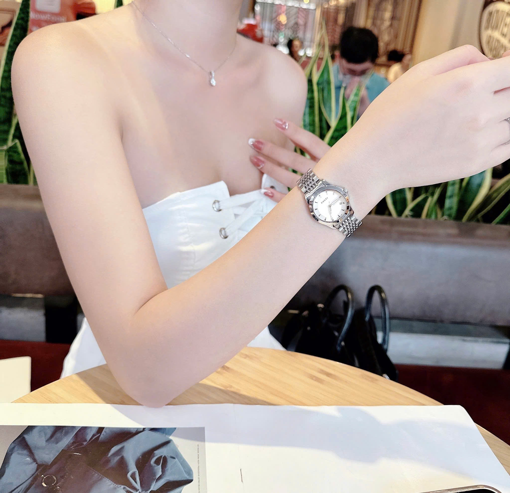 Cặp Đồng Hồ Đôi Gucci G-Timeless Tone Bạc Mặt Bạc – Nam 38mm Nữ 28mm