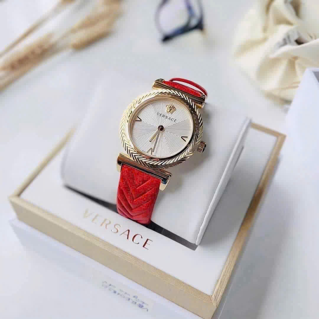 Đồng Hồ Versace V-Motif VERE01820 – Mặt Trắng Thanh Lịch, Vỏ Gold, Dây Da Đỏ Dập Vân Chữ V