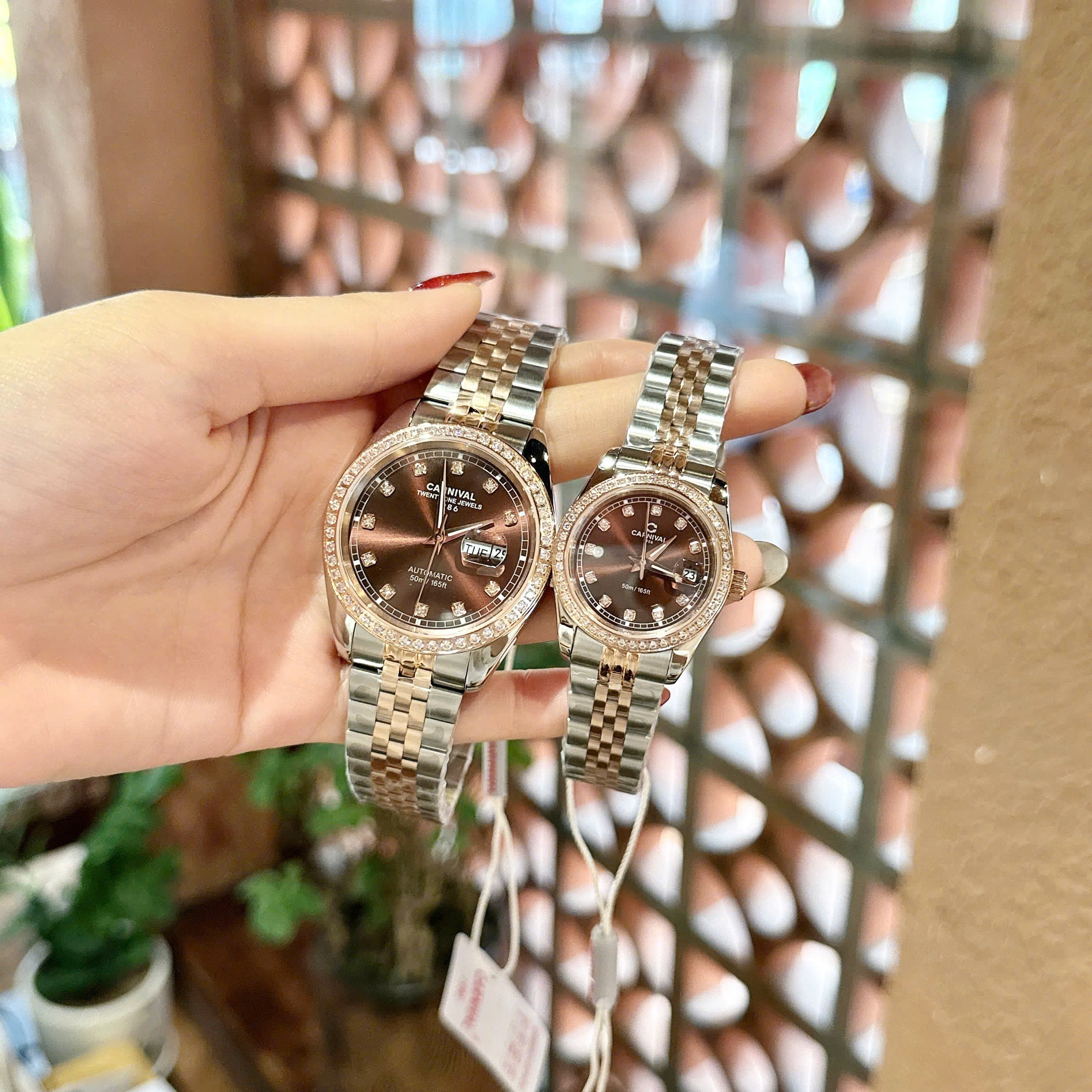 Đánh Giá Đồng Hồ Cặp Đôi Carnival Demi Couple – Sự Kết Hợp Hoàn Hảo Giữa Phong Cách Lịch Lãm Và Tinh Tế