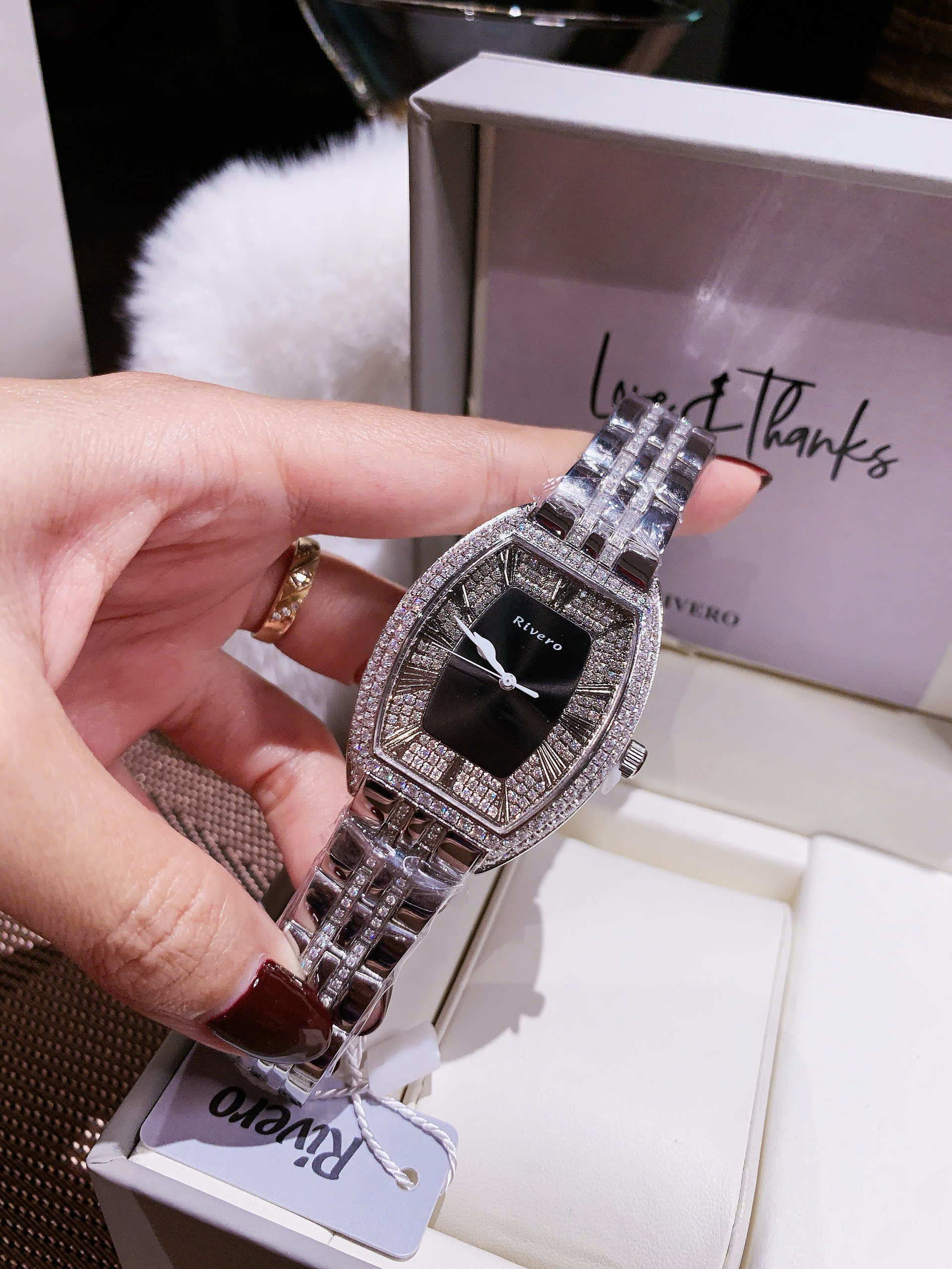 Đánh Giá Đồng Hồ Rivero R9007 SHINE Bản Kim Loại – Thiết Kế Jewelry Watch Hiện Đại, Đính Đá CNC Full Viền Sang Trọng Và Khác Biệt