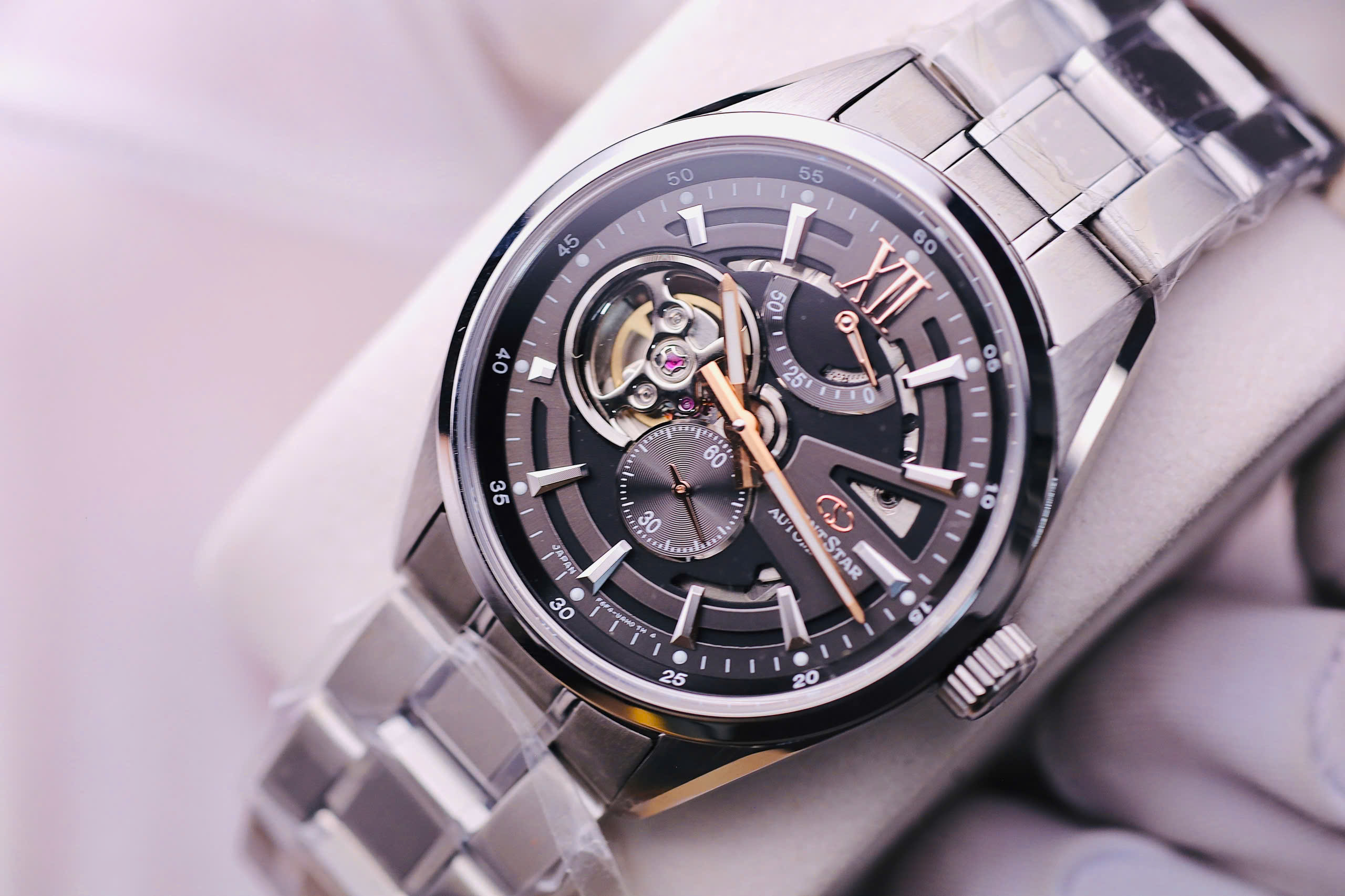Đồng hồ Orient Star Joker RK-AV0136N 2026 – Skeleton xám khói đẳng cấp, bộ máy in-house Nhật Bản trữ cót 50 giờ