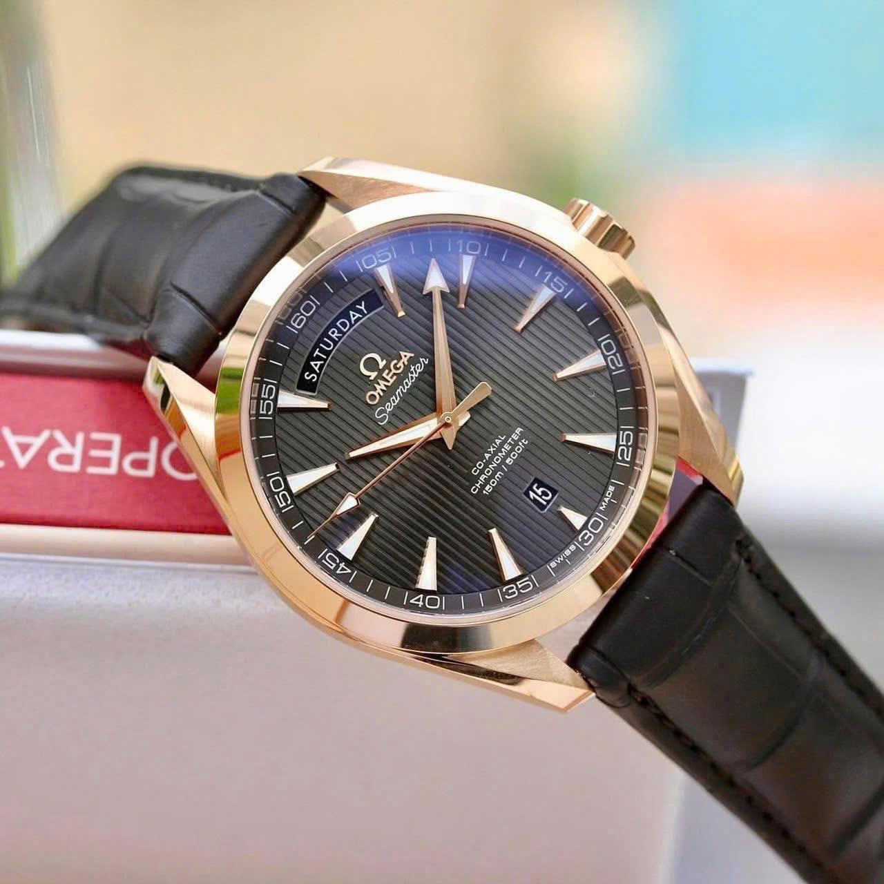 Đồng hồ Omega Seamaster chính hãng tại Quảng Bình Quảng Trị Aqua Terra 150M Co-Axial Day-Date 231.53.42.22.06.001 – Vàng khối 18K, đẳng cấp doanh nhân dịp cuối năm 23153422206001