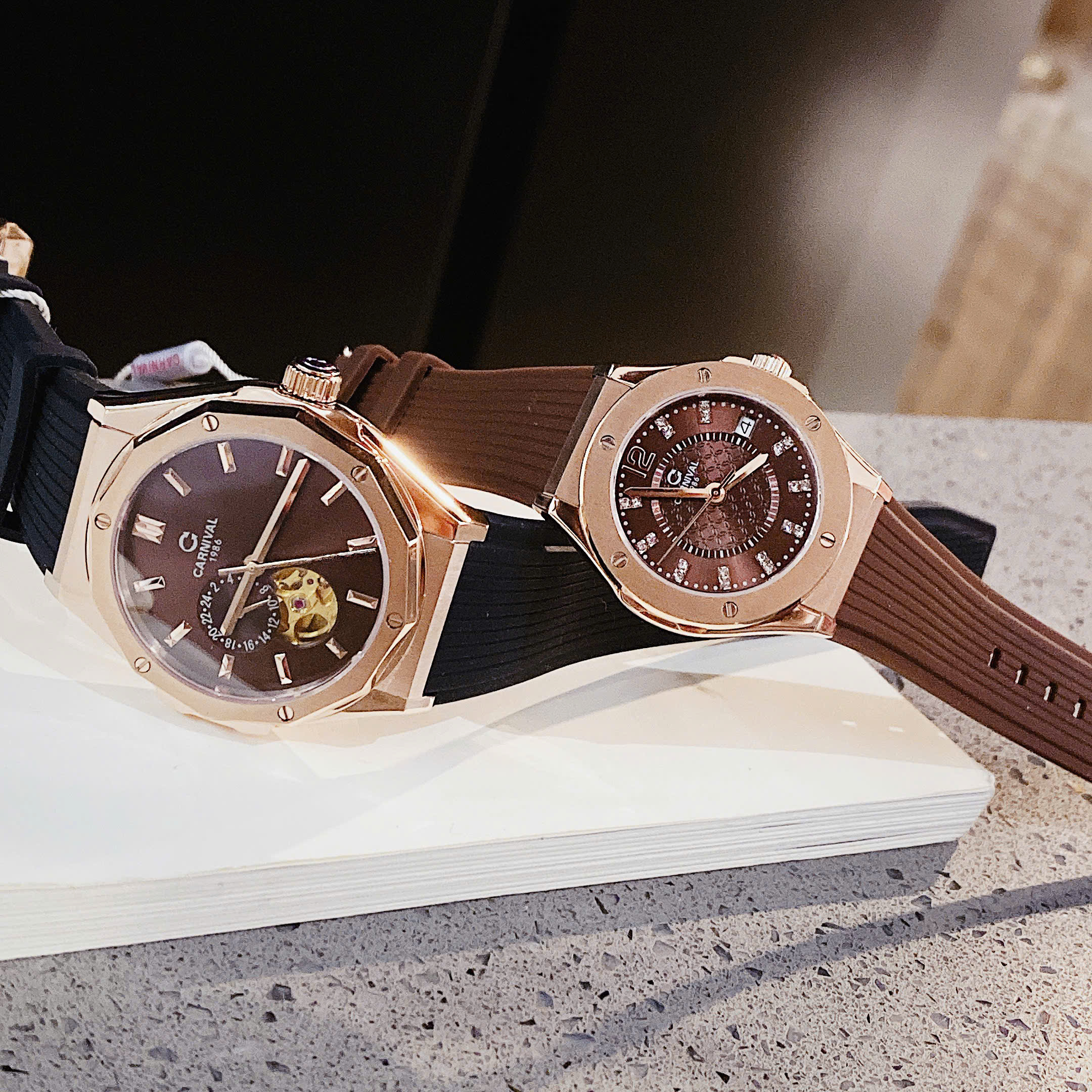 Đồng Hồ Đôi Carnival – Biểu Tượng Thời Gian Của Sự Gắn Kết & Đẳng Cấp