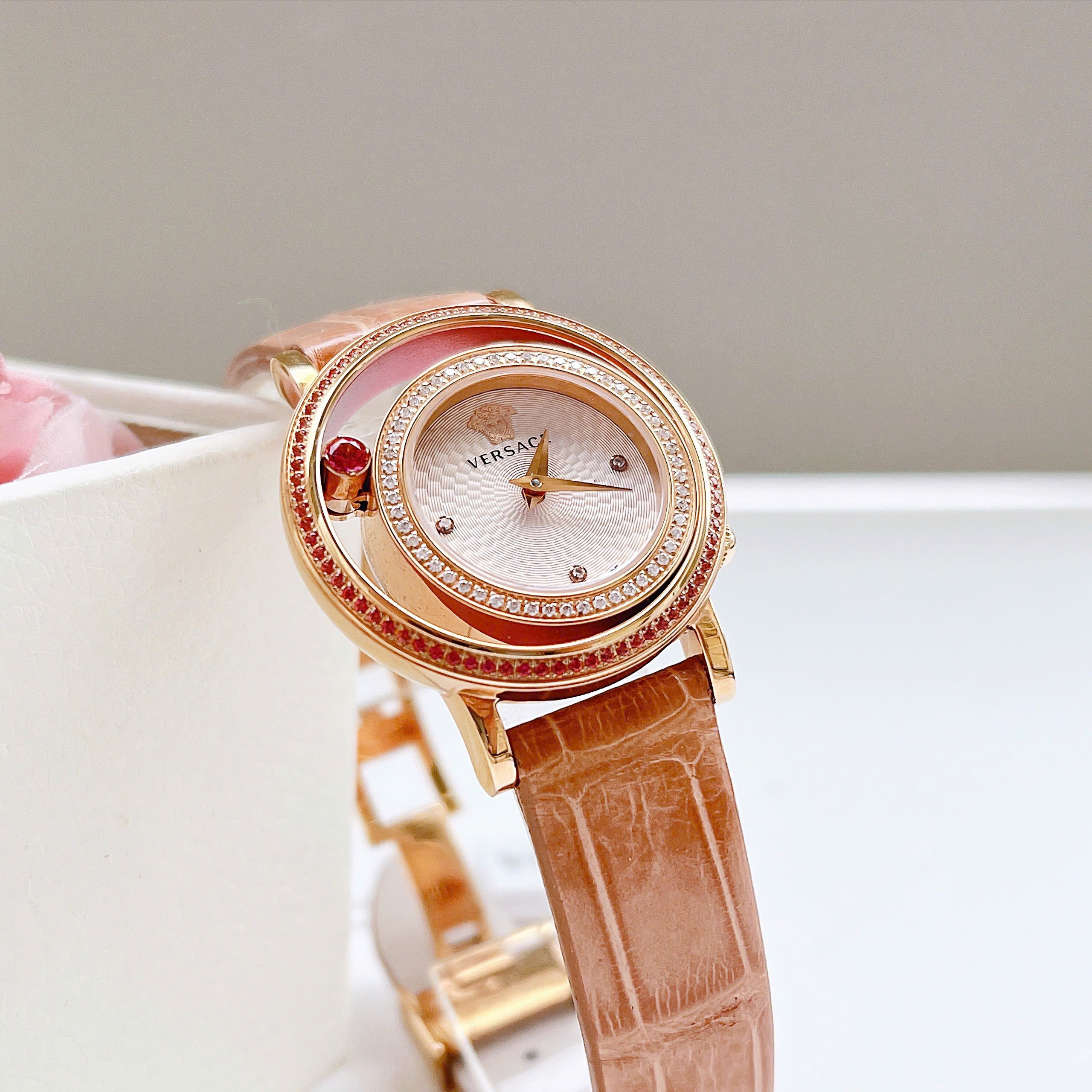 Đồng Hồ Versace Venus Stainless Steel Watch VDA060014 – Tuyệt Tác Trang Sức Thụy Sỹ Cực Hiếm