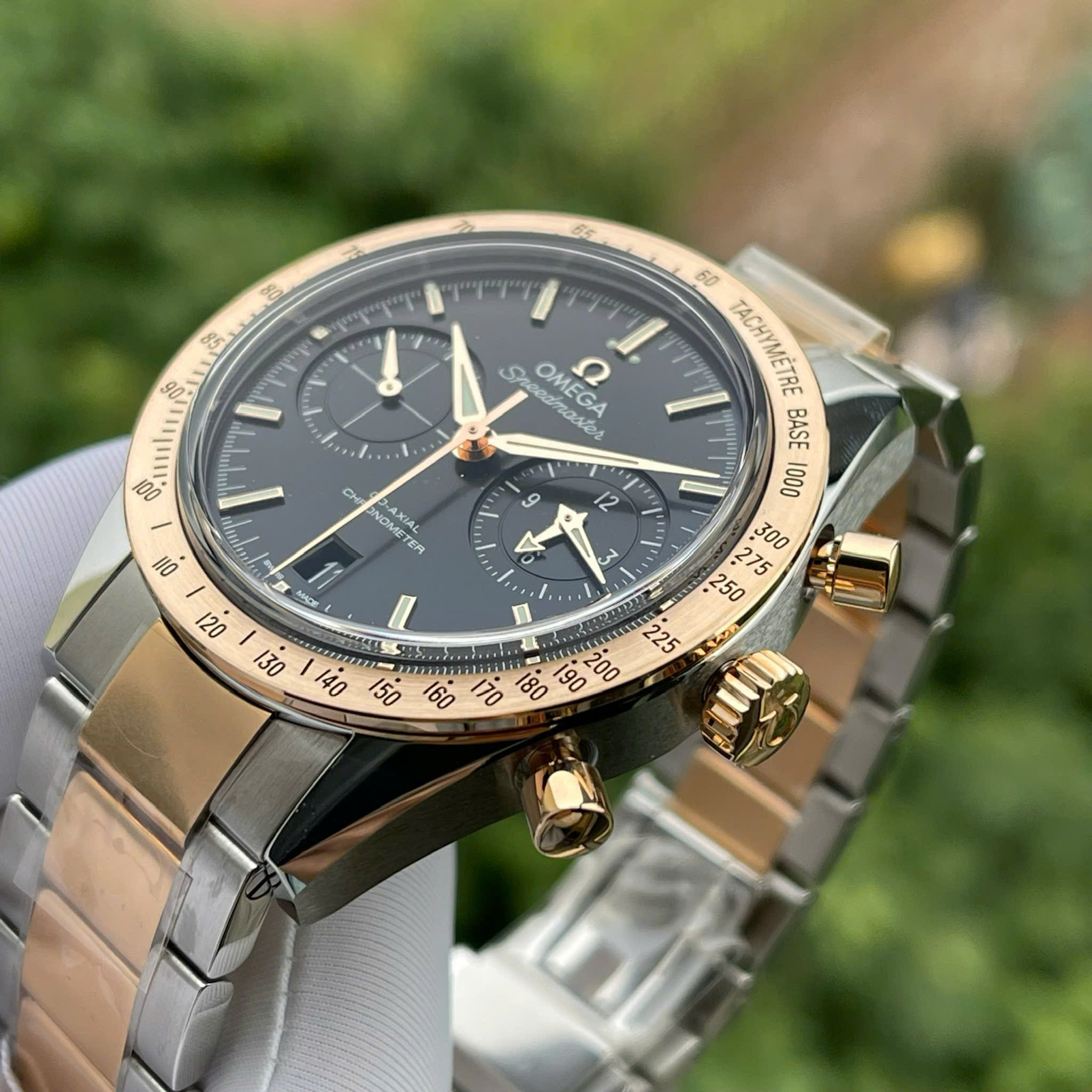 Đồng Hồ Omega Speedmaster ’57 Co-Axial Chronograph 18K Gold 331.20.42.51.01.002 – Biểu Tượng Speedmaster Đỉnh Cao Mang DNA Huyền Thoại