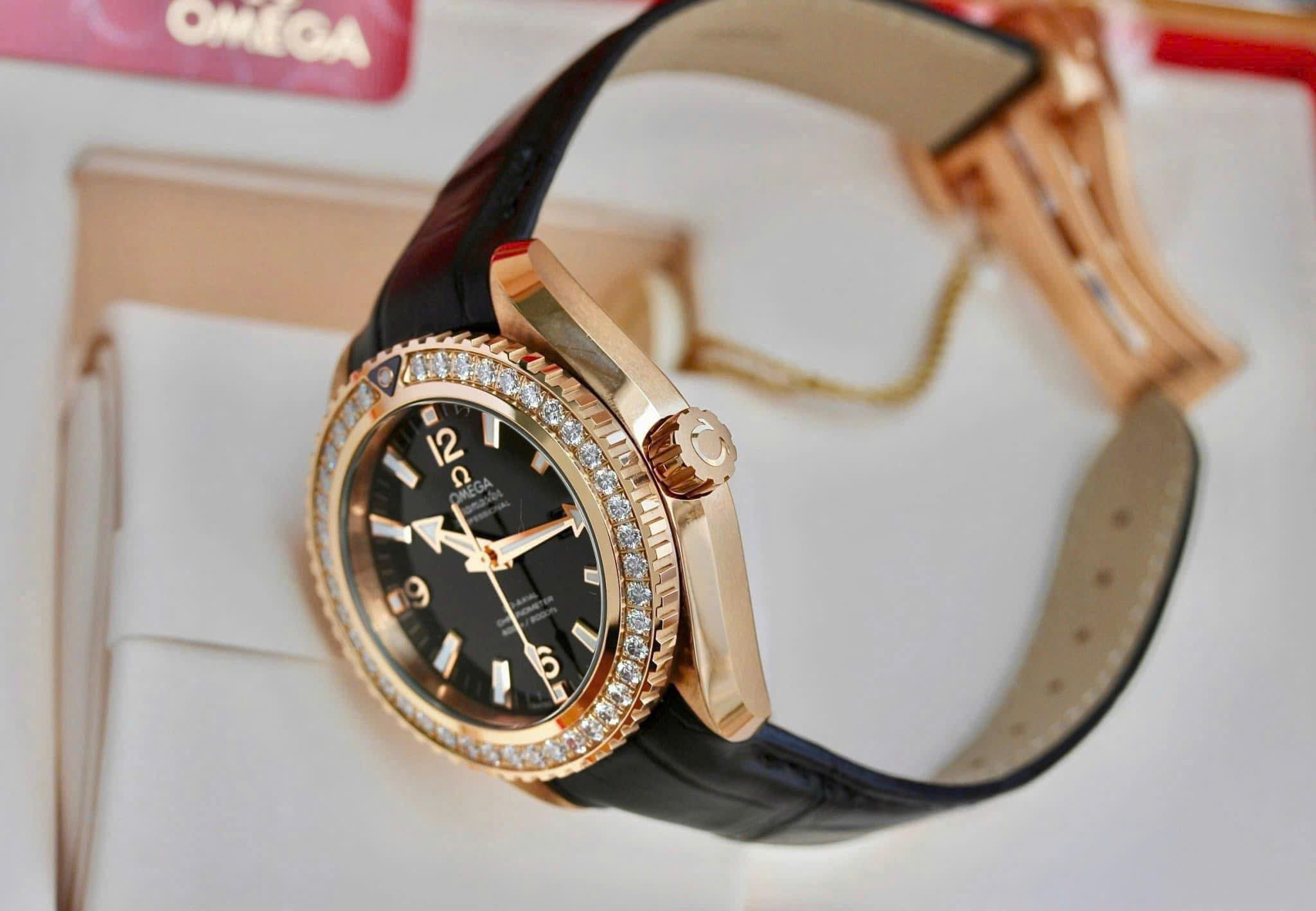 Đồng hồ Omega Seamaster Planet Ocean 600M vàng khối 18K đính kim cương – Lựa chọn đẳng cấp tại Quảng Bình, Quảng Trị  232.58.38.20.01.001