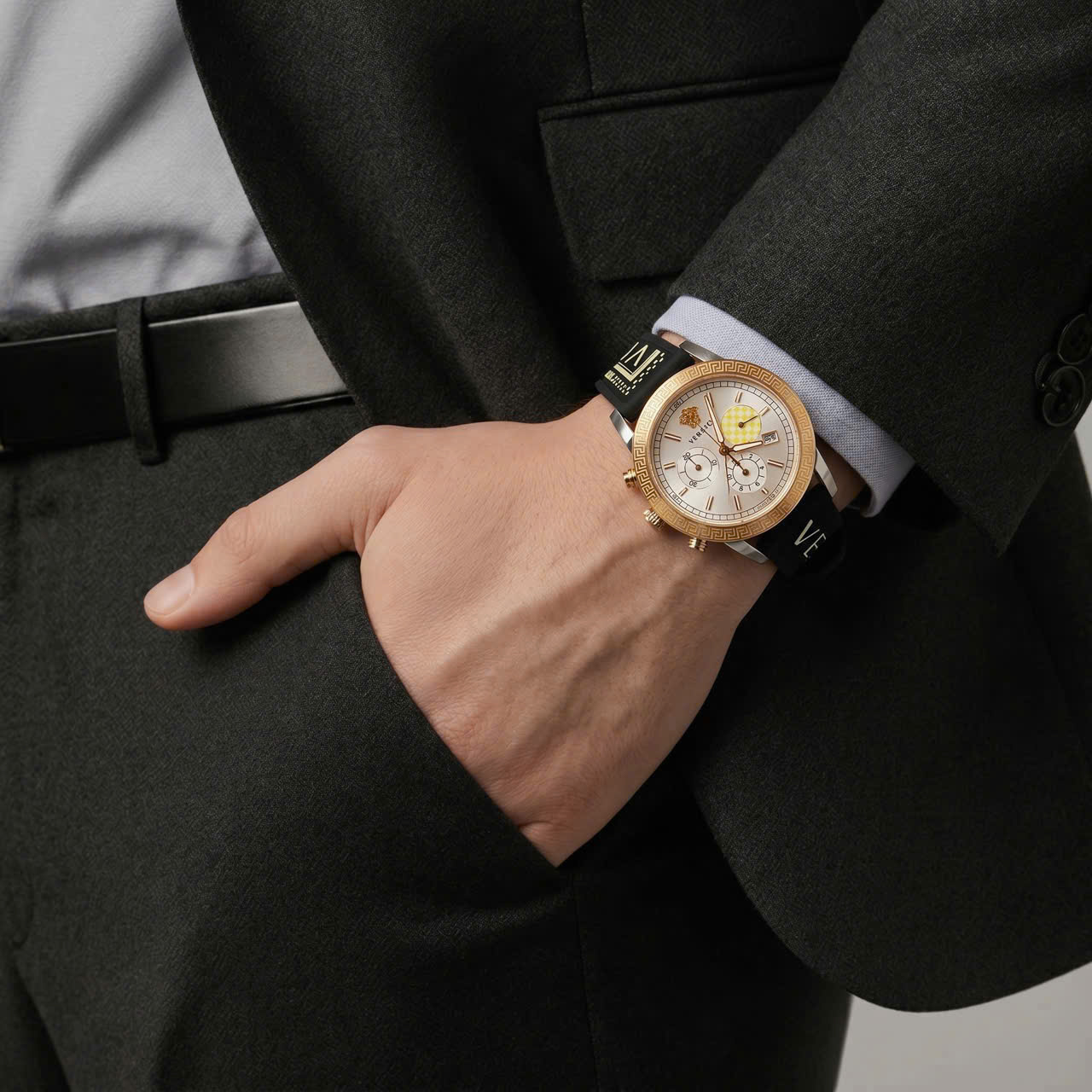 Đánh Giá Đồng Hồ Versace Sport Tech Chronograph VELT00519 – Sự Kết Hợp Giữa Thời Trang Ý, Biểu Tượng Medusa Và Phong Cách Thể Thao Cao Cấp