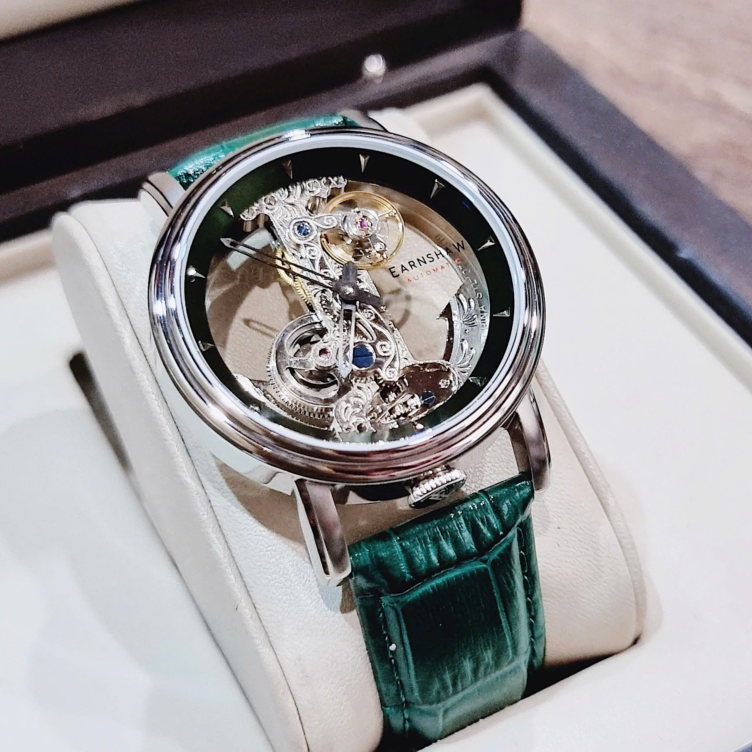 Đánh Giá Đồng Hồ Thomas Earnshaw Automatic Skeleton – Nghệ Thuật Lộ Cơ Tinh Xảo, Phong Cách Cổ Điển Đầy Cuốn Hút