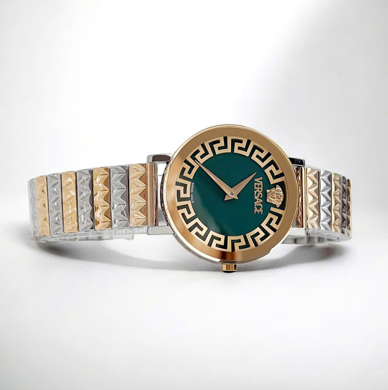 Đồng Hồ Versace Daedalus Quartz Green Dial VE9A00424 – Biểu Tượng Thời Trang Ý Với Mặt Số Xanh Cuốn Hút