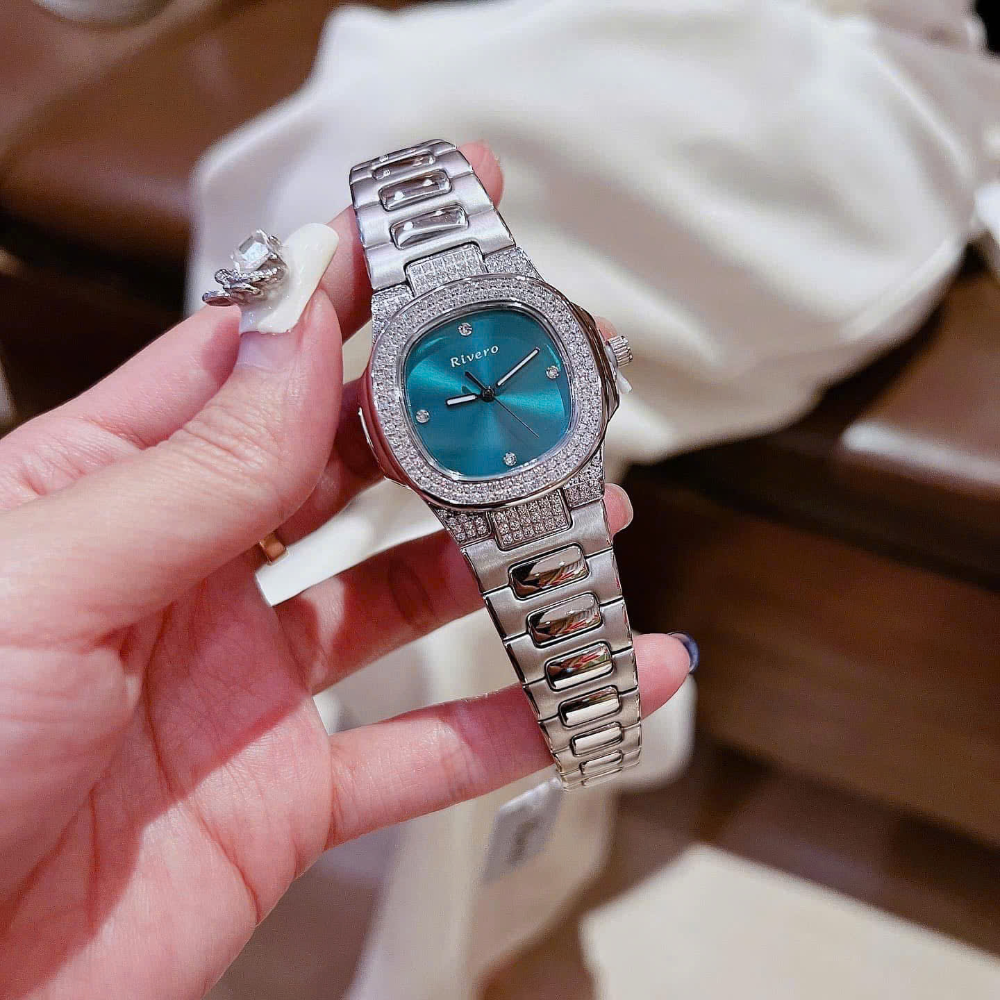 Đồng Hồ New Collection RIVERO 2026 R88602 – Thiết Kế Trang Sức Sang Trọng, Viền Full Đá Lấp Lánh