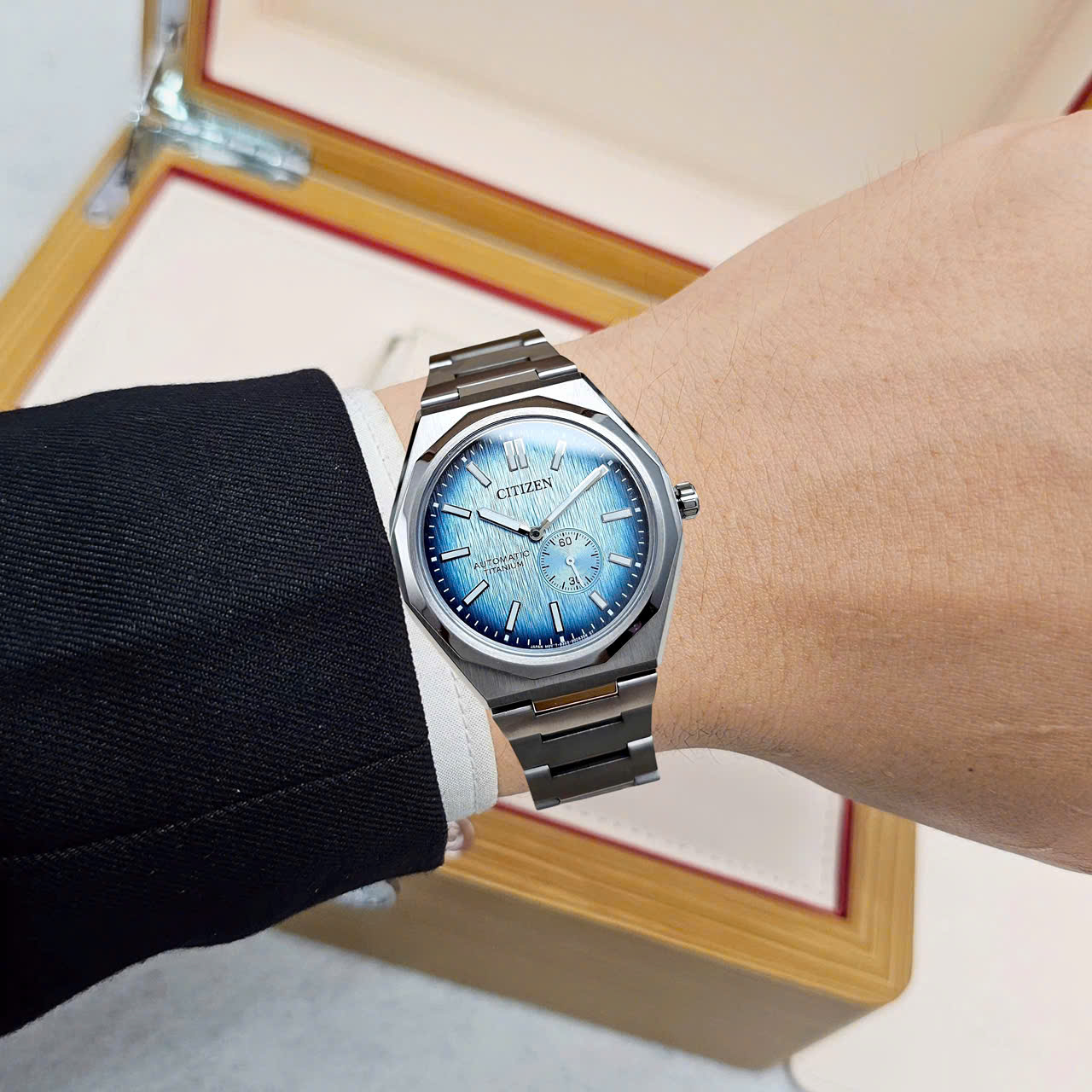 Đồng Hồ Nam Citizen Automatic Zenshin 60 Super Titanium NK5020-58L – Mặt Xanh Nhạt Chuyển Sắc, Super Titanium Siêu Nhẹ, Trữ Cót 60 Giờ