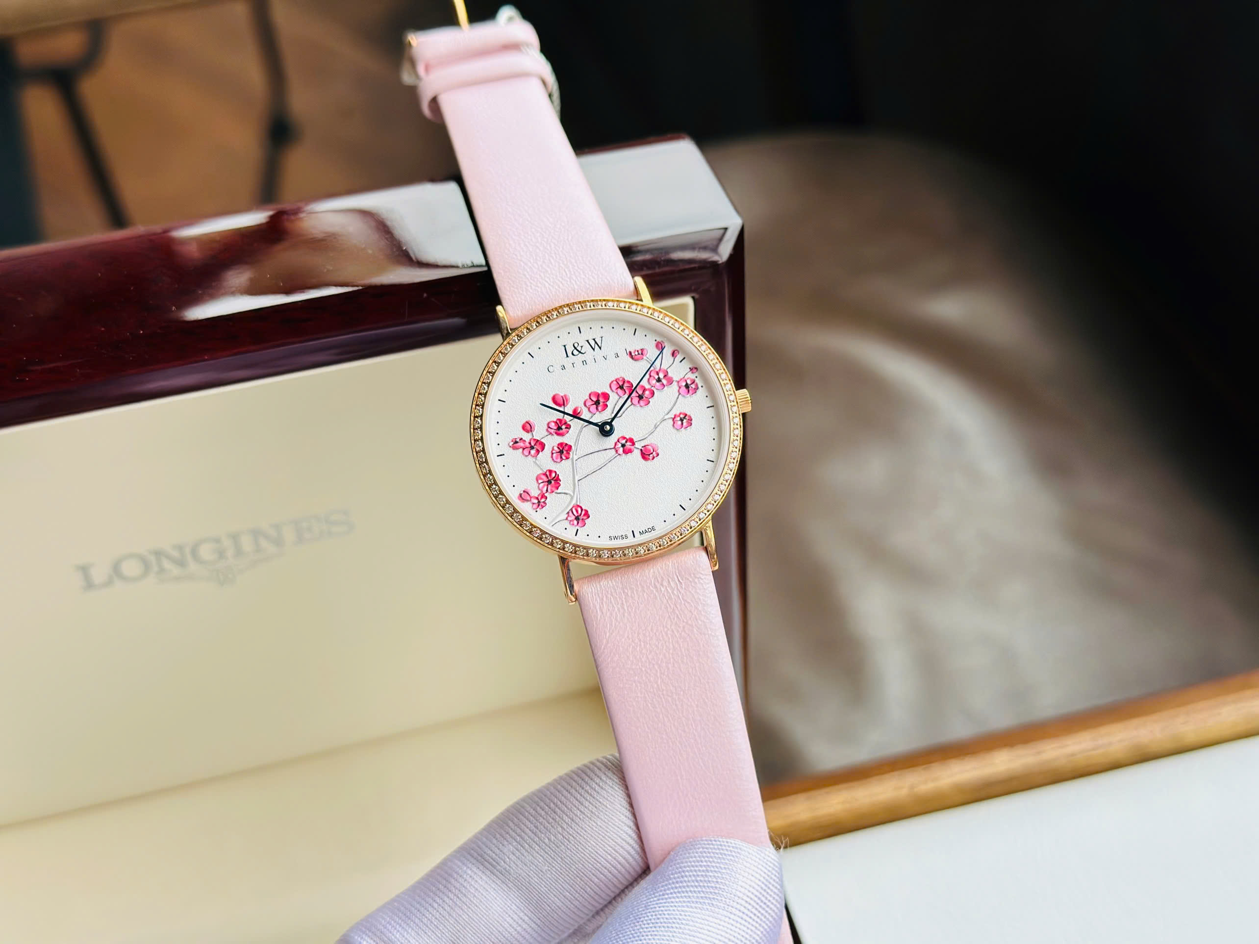 Đồng Hồ Nữ I&W Carnival 3002L3 – Vẻ Đẹp Hoa Anh Đào Thanh Lịch, Máy Quartz Thụy Sĩ, Kính Sapphire