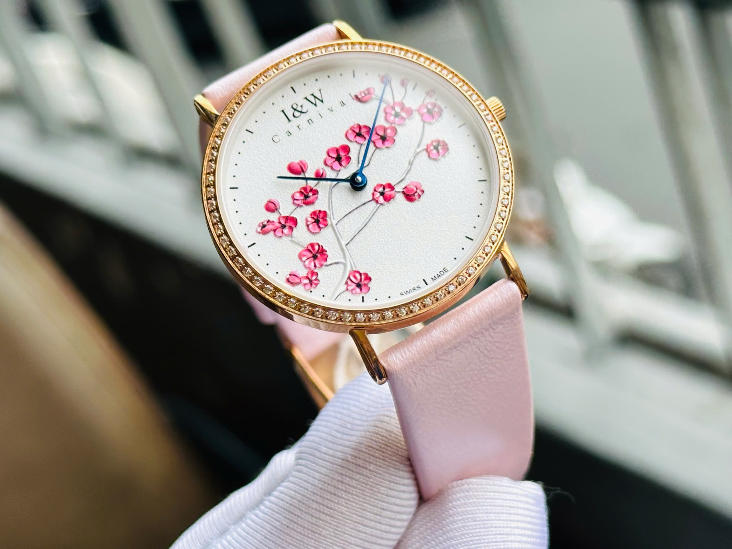 Đồng Hồ Nữ I&W Carnival 3002L3 – Vẻ Đẹp Hoa Anh Đào Thanh Lịch, Máy Quartz Thụy Sĩ, Kính Sapphire