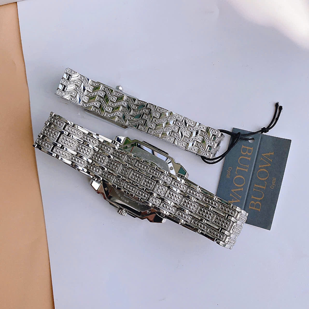 Đồng Hồ Đôi Bulova 96A285 & 96L304 – Thiết Kế Mặt Chữ Nhật Sang Trọng, Độc Đáo Và Hiếm Gặp