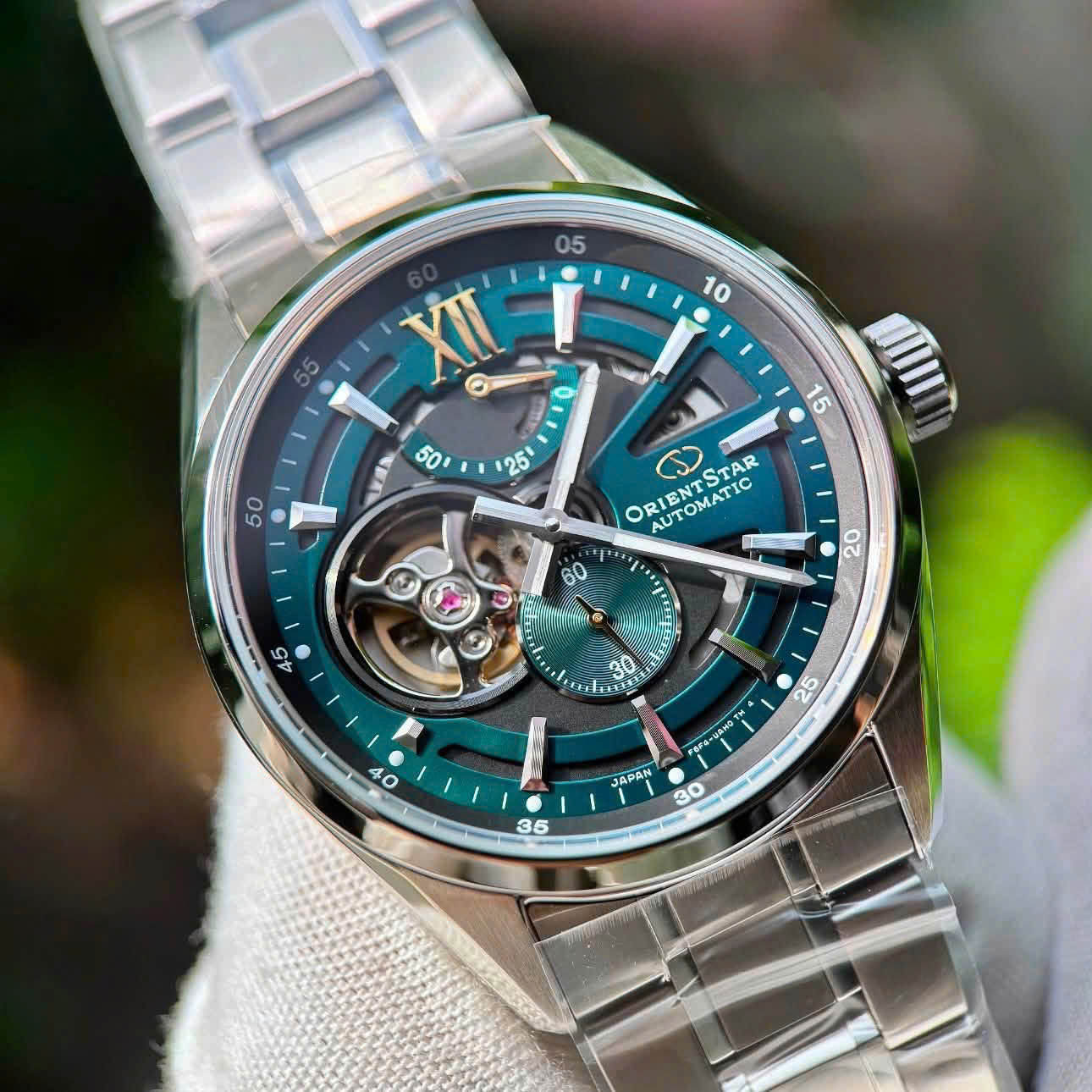 Đồng Hồ Orient Star Joker Skeleton RK-AV0134E 2026 – Dial Xanh Ngọc Lục Bảo, Máy F6F44, Sapphire, Power Reserve 50 Giờ