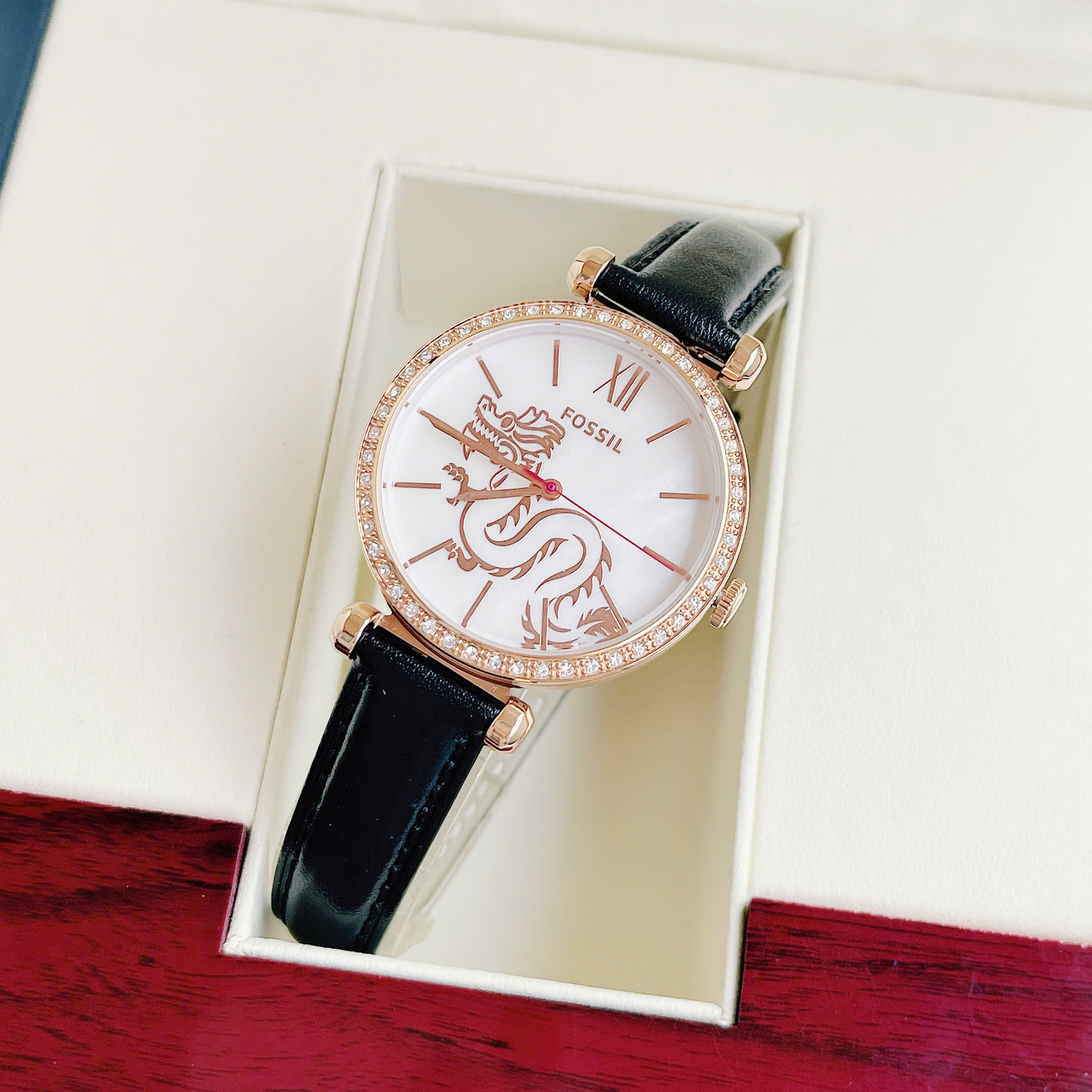 Đánh Giá Đồng Hồ Fossil BQ3922 Nữ Chính Hãng – Mặt Xà Cừ Ngọc Trai, Viền Rose Gold Sang Trọng, Thiết Kế Đẹp Hơn Rất Nhiều So Với Giá Thành