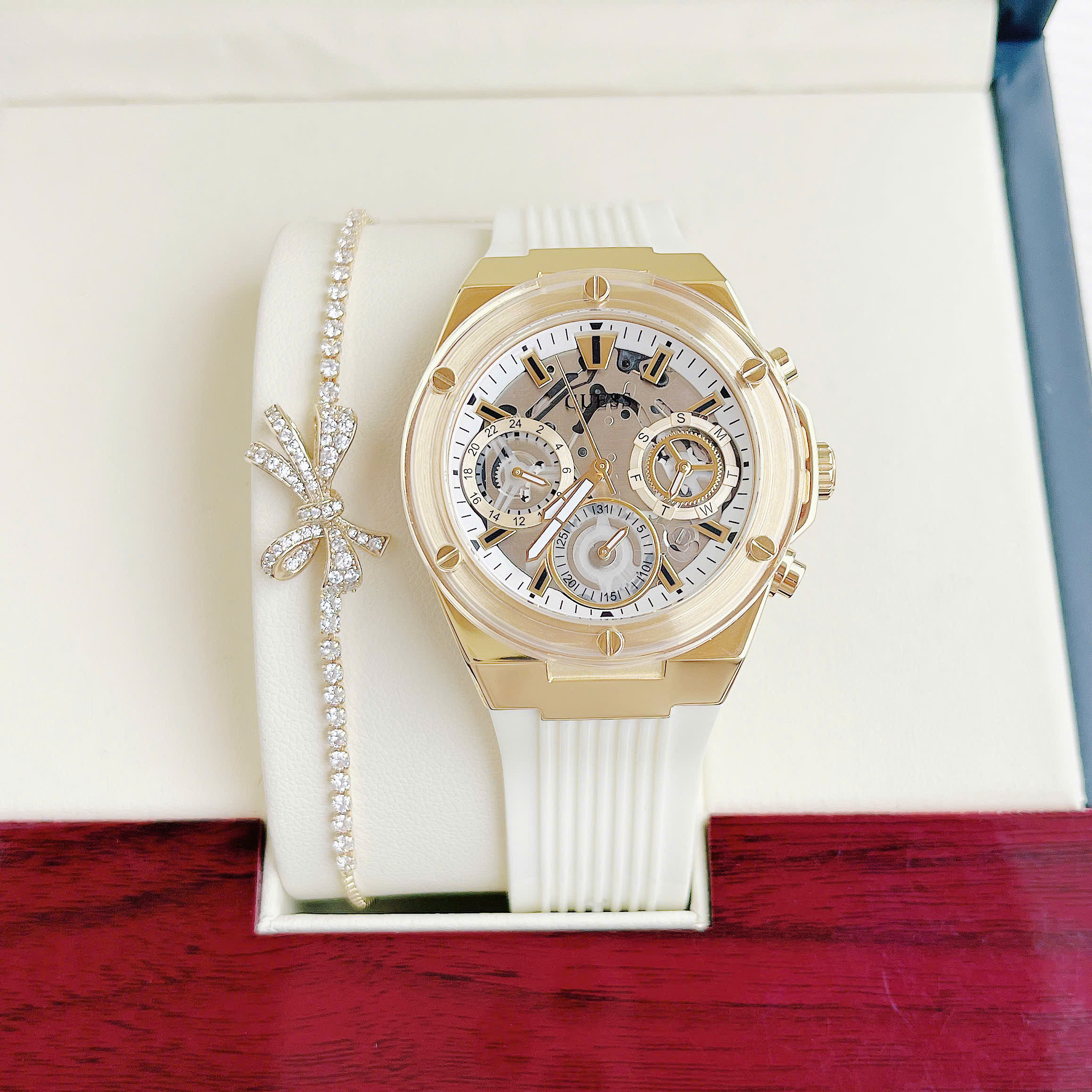 Đồng hồ Guess GW0409L2 – Thiết kế độc đẹp xịn xò dành cho phái đẹp hiện đại | Mẫu đồng hồ nữ mới nhất đầy cá tính và thời thượng