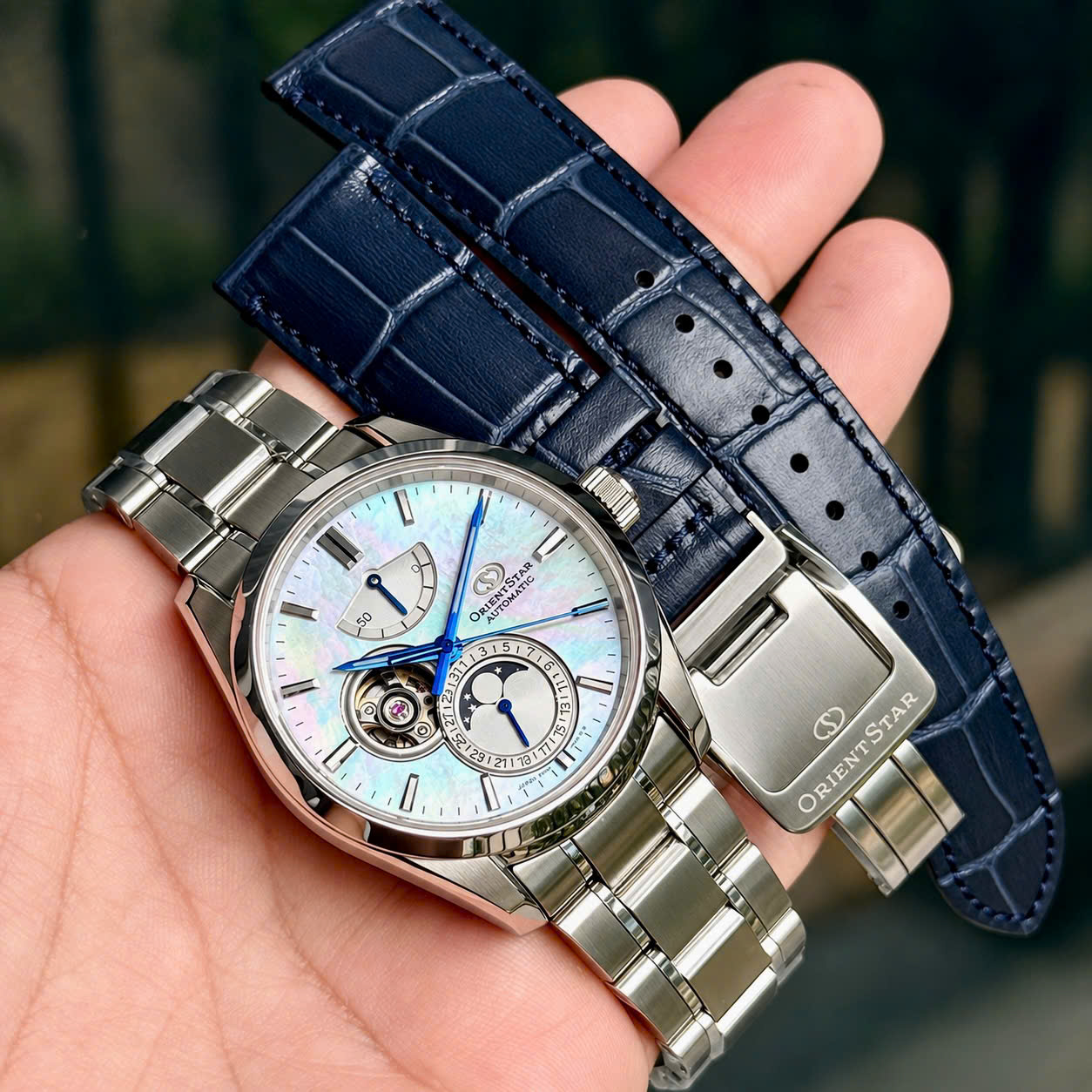 Đồng Hồ Orient Star Moonphase RK-AY0005A (RE-AY0005A00B) – Mặt Khảm Trai, Kim Nung Xanh, Máy F7M6