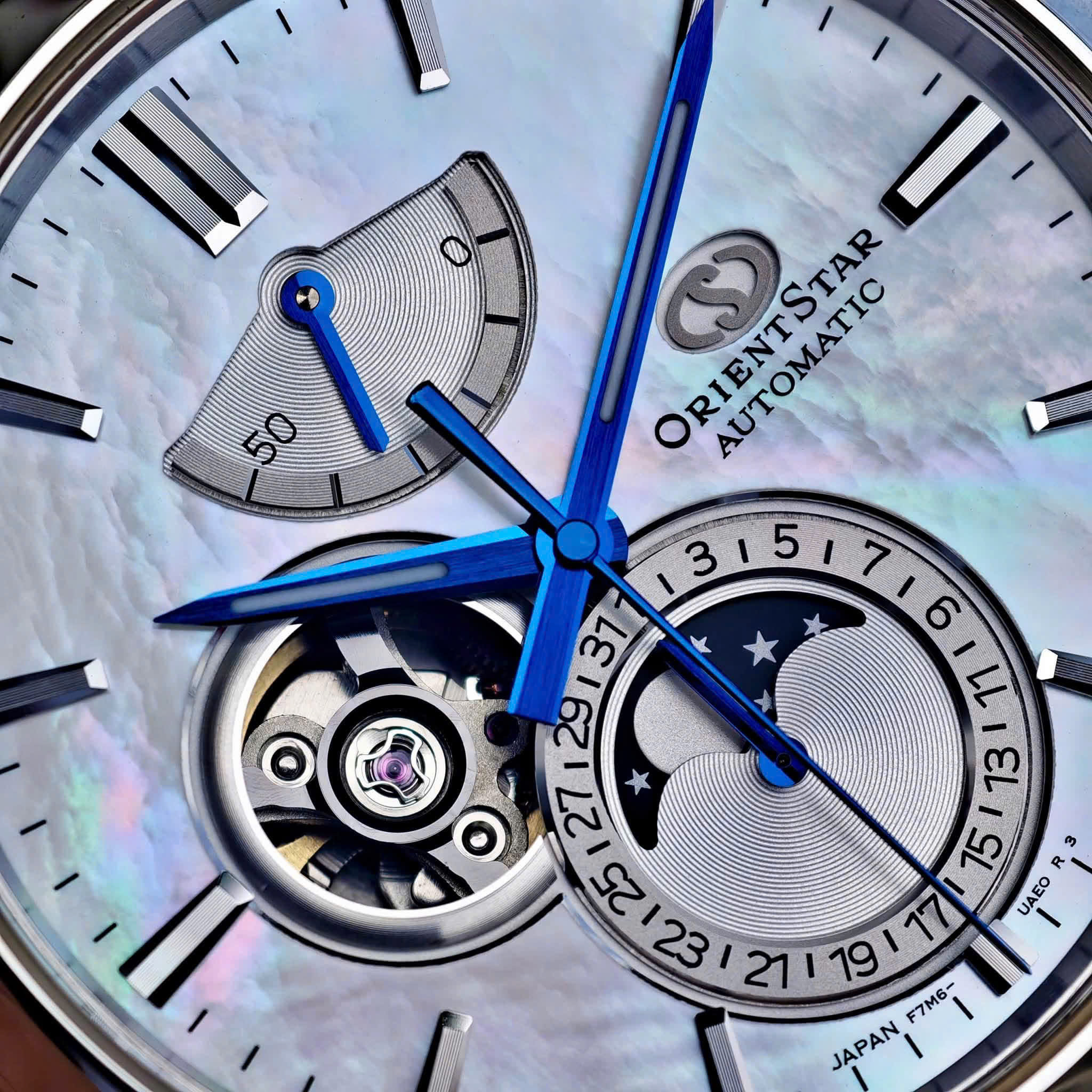 Đồng Hồ Orient Star Moonphase RK-AY0005A (RE-AY0005A00B) – Mặt Khảm Trai, Kim Nung Xanh, Máy F7M6