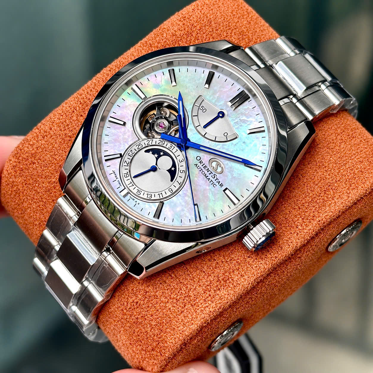 Đồng Hồ Orient Star Moonphase RK-AY0005A (RE-AY0005A00B) – Mặt Khảm Trai, Kim Nung Xanh, Máy F7M6