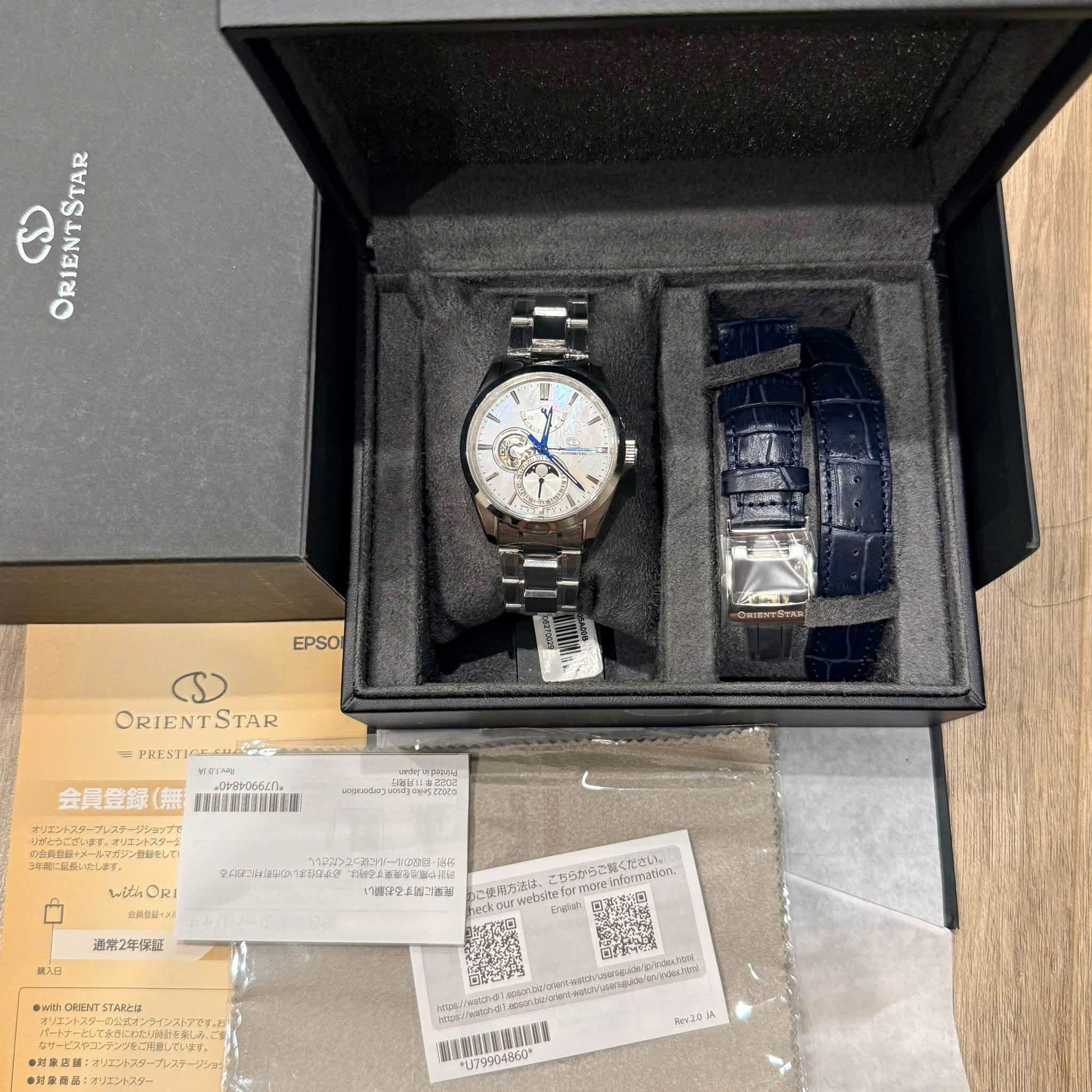 Đồng Hồ Orient Star Moonphase RK-AY0005A (RE-AY0005A00B) – Mặt Khảm Trai, Kim Nung Xanh, Máy F7M6