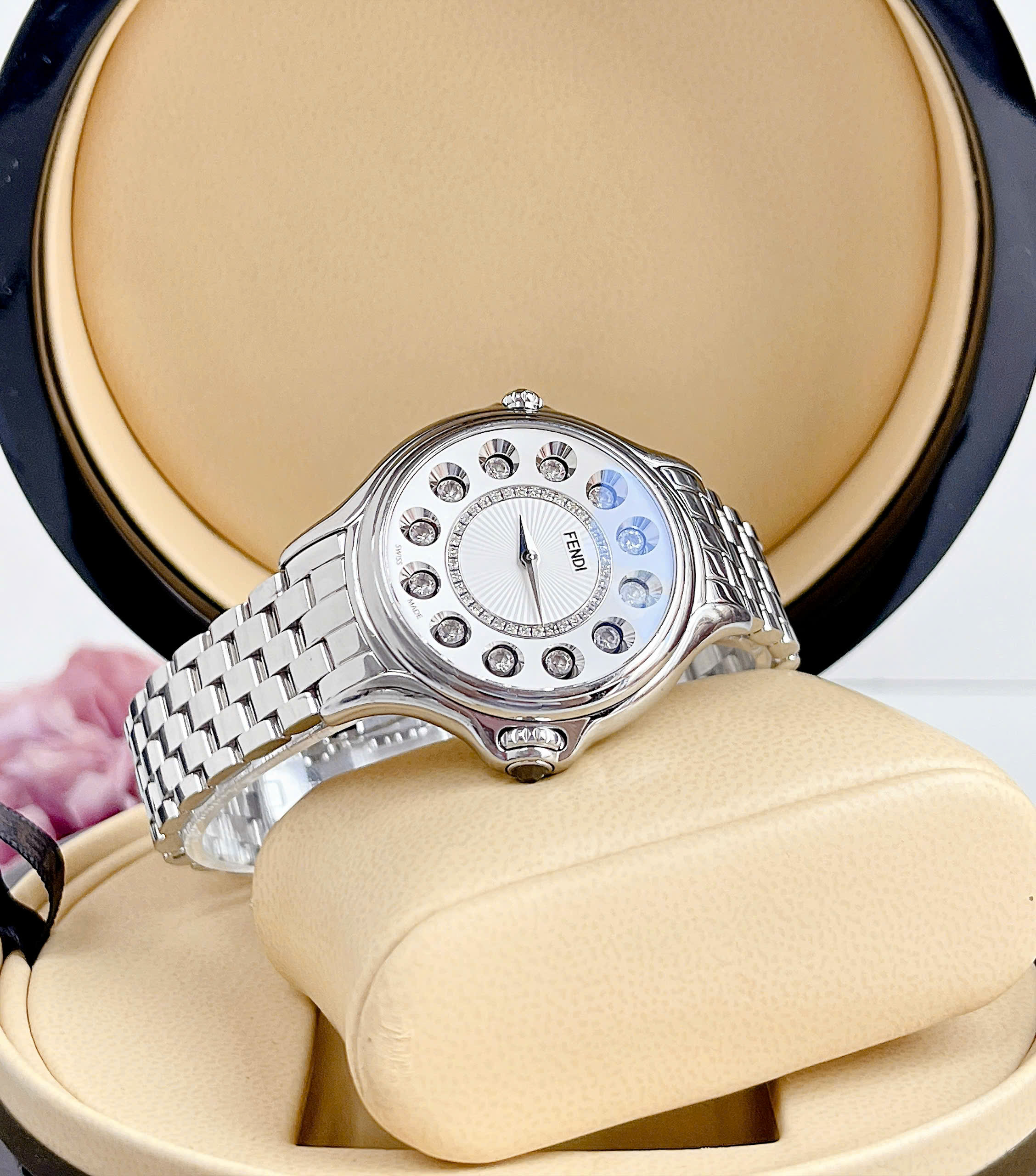 Đánh Giá Đồng Hồ Fendi Crazy Carats F107024000T05 – Tuyệt Tác High Fashion Jewelry Watch Với Cơ Chế Xoay Đá Quý Độc Quyền