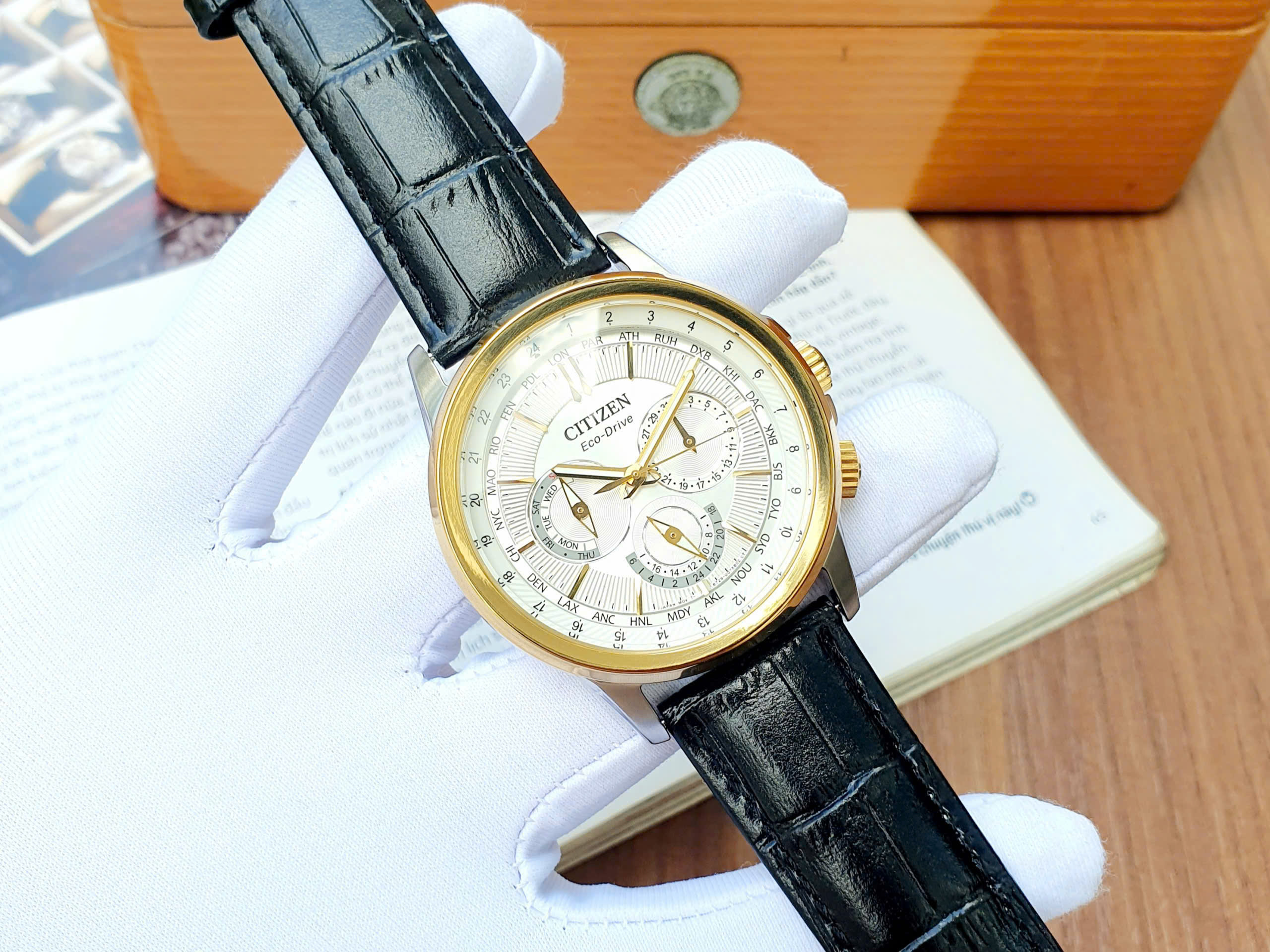 Đánh Giá Đồng Hồ Citizen Eco-Drive World Time BU2104-55A – Đồng Hồ Nam Đa Chức Năng, Sang Trọng Và Thực Dụng Cho Người Thường Xuyên Di Chuyển