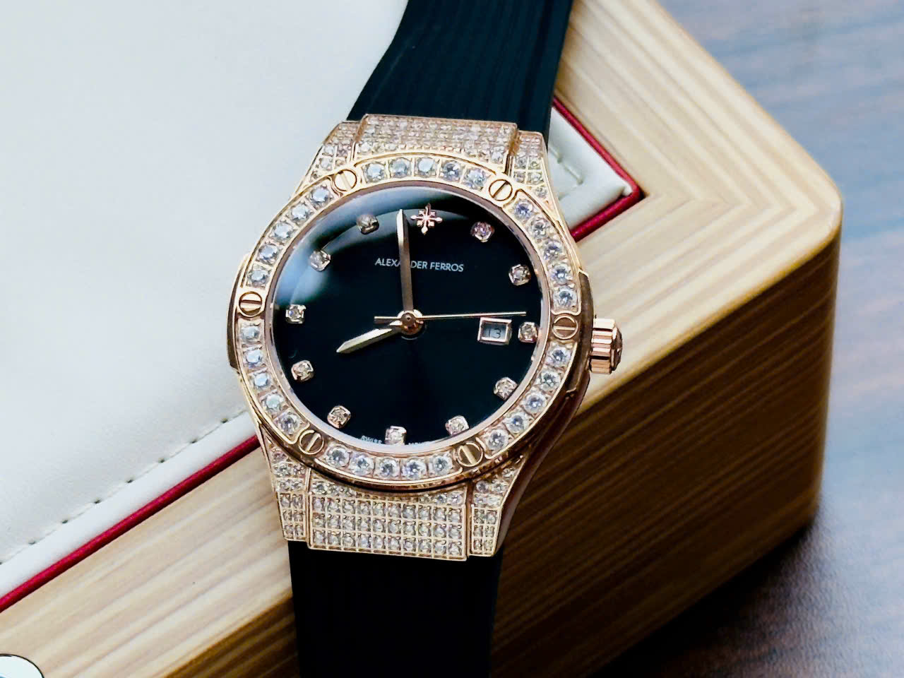 Đồng Hồ Alexander Ferros 2251FR-01 – Sang Trọng Và Quyến Rũ Dành Cho Phái Đẹp