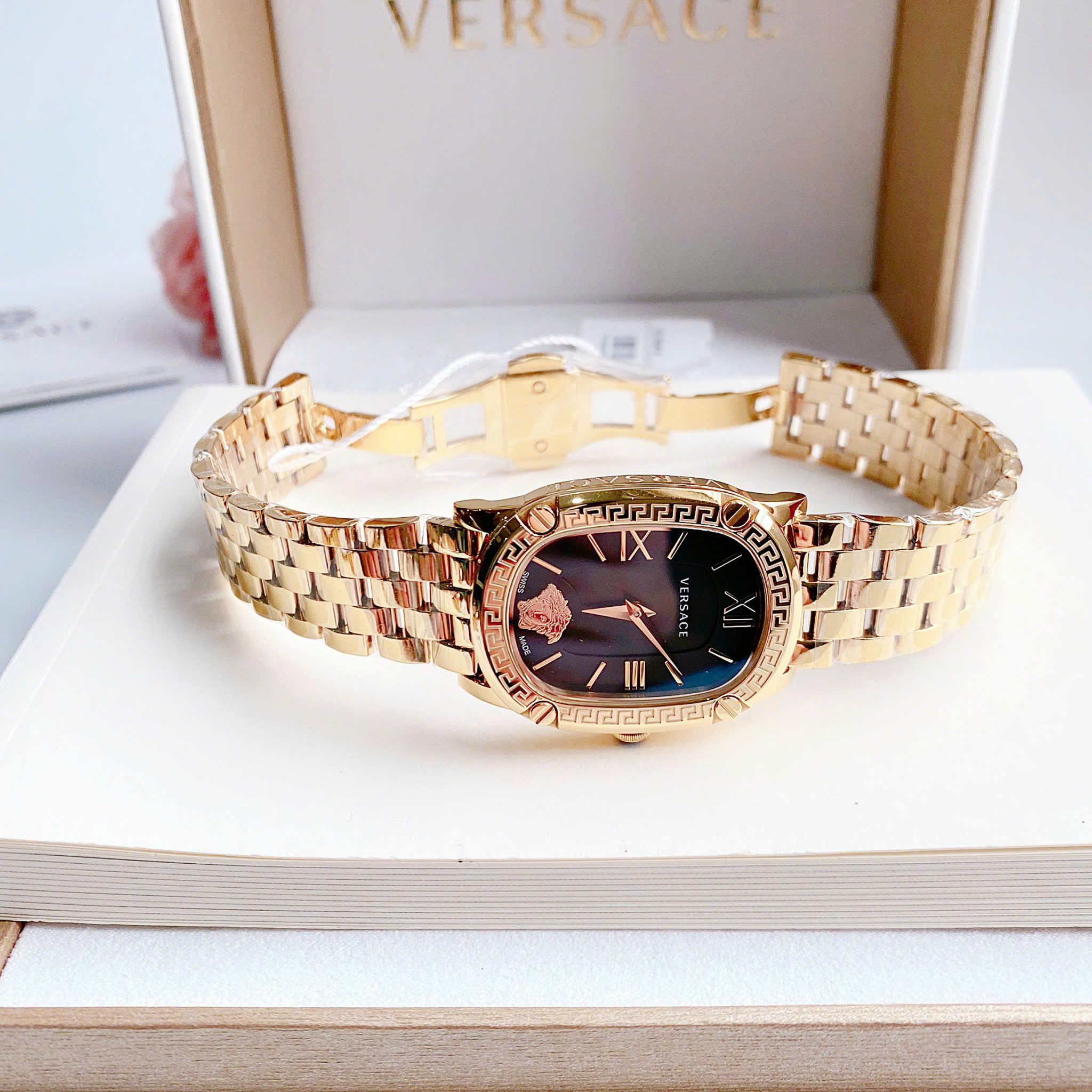 Đồng hồ Versace Couture demi gold mặt xanh – Thiết kế sang trọng chuẩn Swiss Made, bản hiếm đáng sở hữu