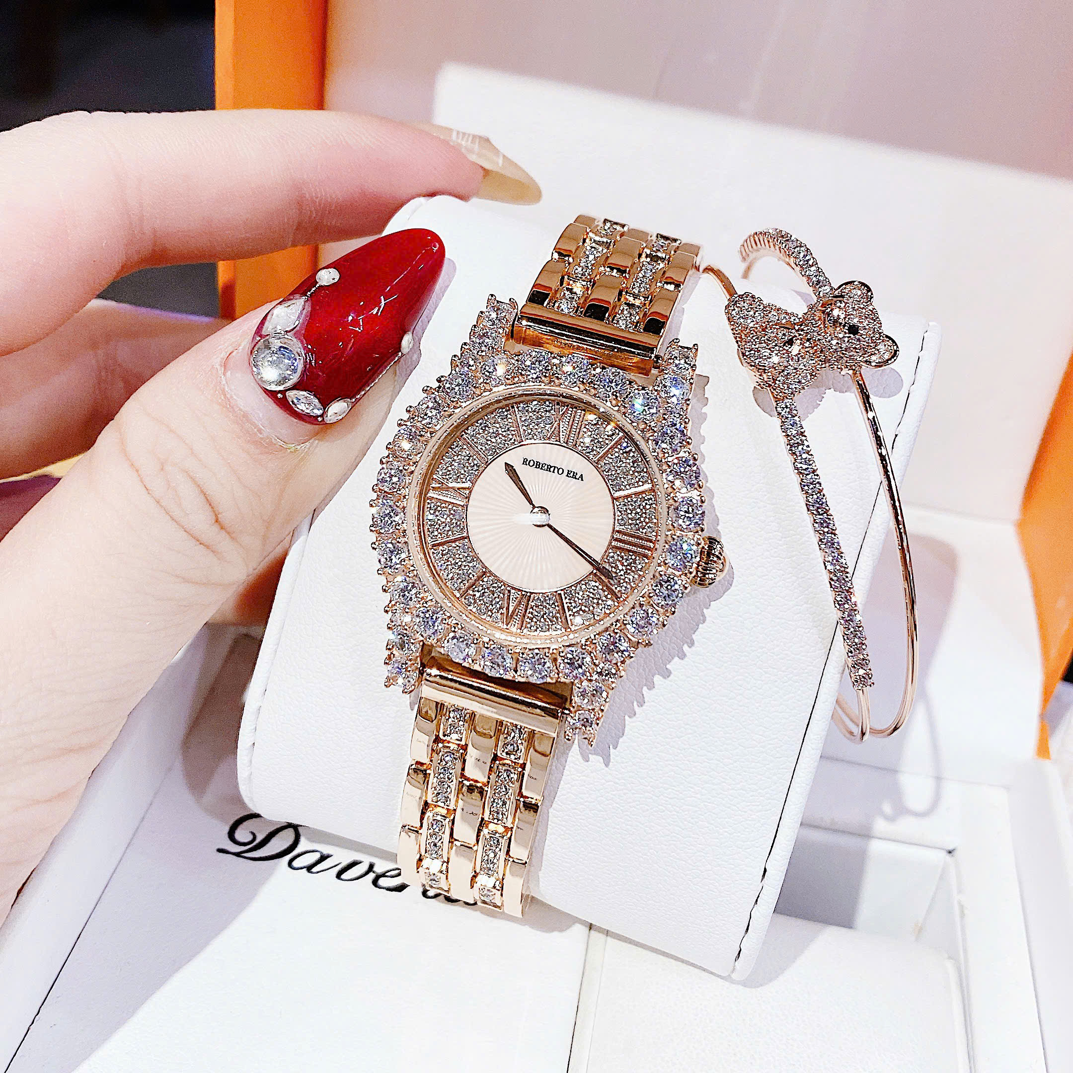 Đồng hồ Roberto Era – Mảnh ghép hoàn hảo cho mọi outfit thanh lịch