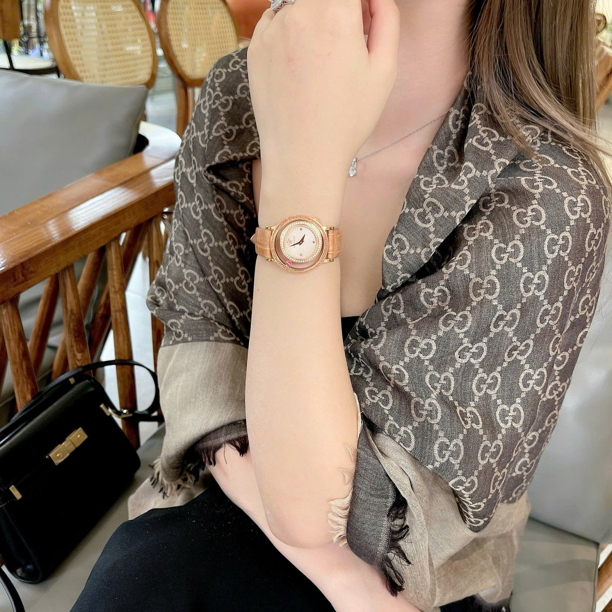 Đồng Hồ Versace Venus Stainless Steel Watch VDA060014 – Tuyệt Tác Trang Sức Thụy Sỹ Cực Hiếm