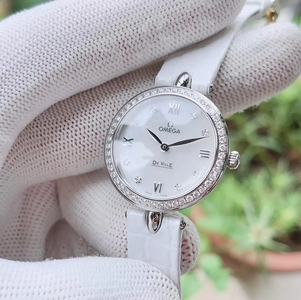 Đồng hồ Omega De Ville Prestige 424.18.27.60.55.001 – Tuyệt tác kim cương và khảm trai chuẩn Thụy Sĩ cho phái đẹp
