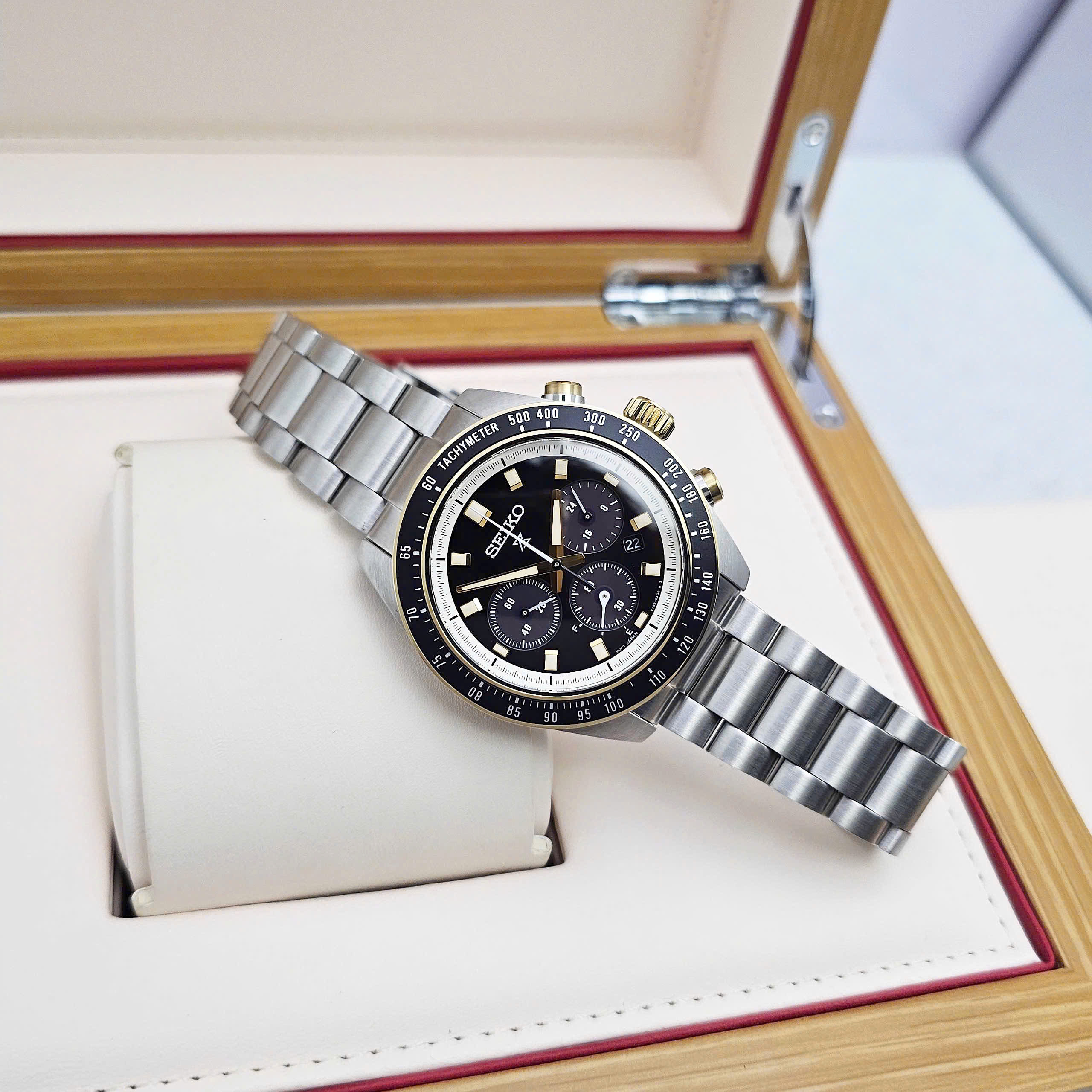 Đồng Hồ Seiko Prospex Speedtimer SSC941P1 Solar Chronograph – Biểu Tượng Thể Thao Nhật Bản Mang DNA Tốc Độ Và Sự Chính Xác
