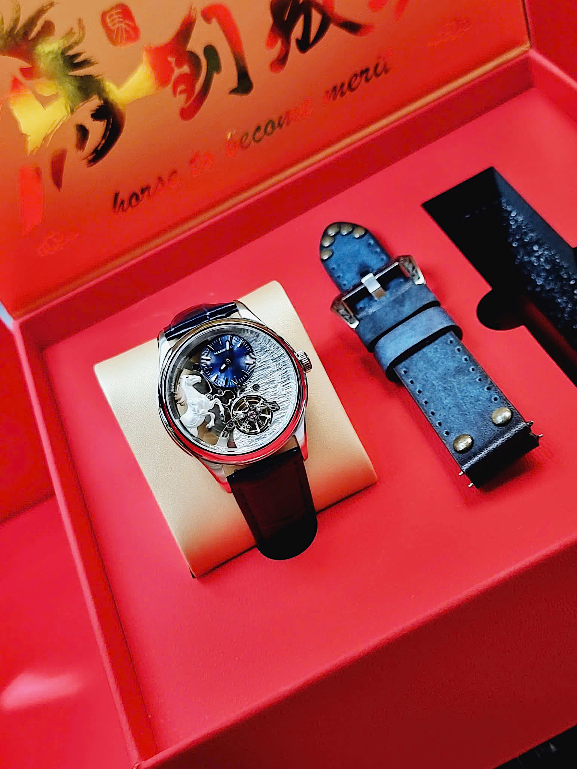 Đồng hồ Hanboro HBR5002 Automatic 2026 – Tuyệt tác lộ cơ 3D ngựa nổi, set box đầy đủ dây thiết kế cao cấp