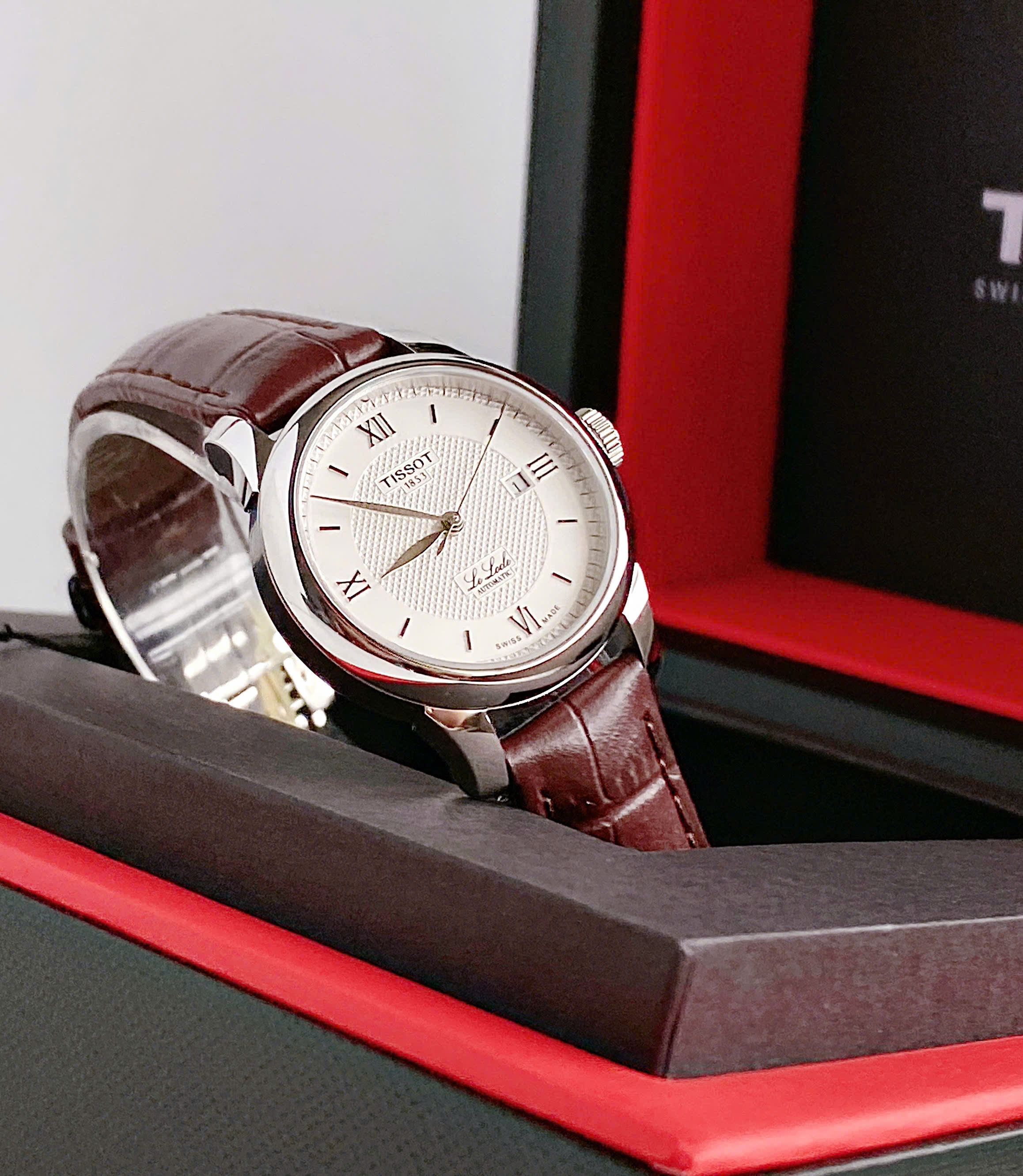 Đồng Hồ Nữ Tissot Le Locle Automatic T006.207.16.038.00 – 29mm, Mặt Guilloché, Kính Sapphire