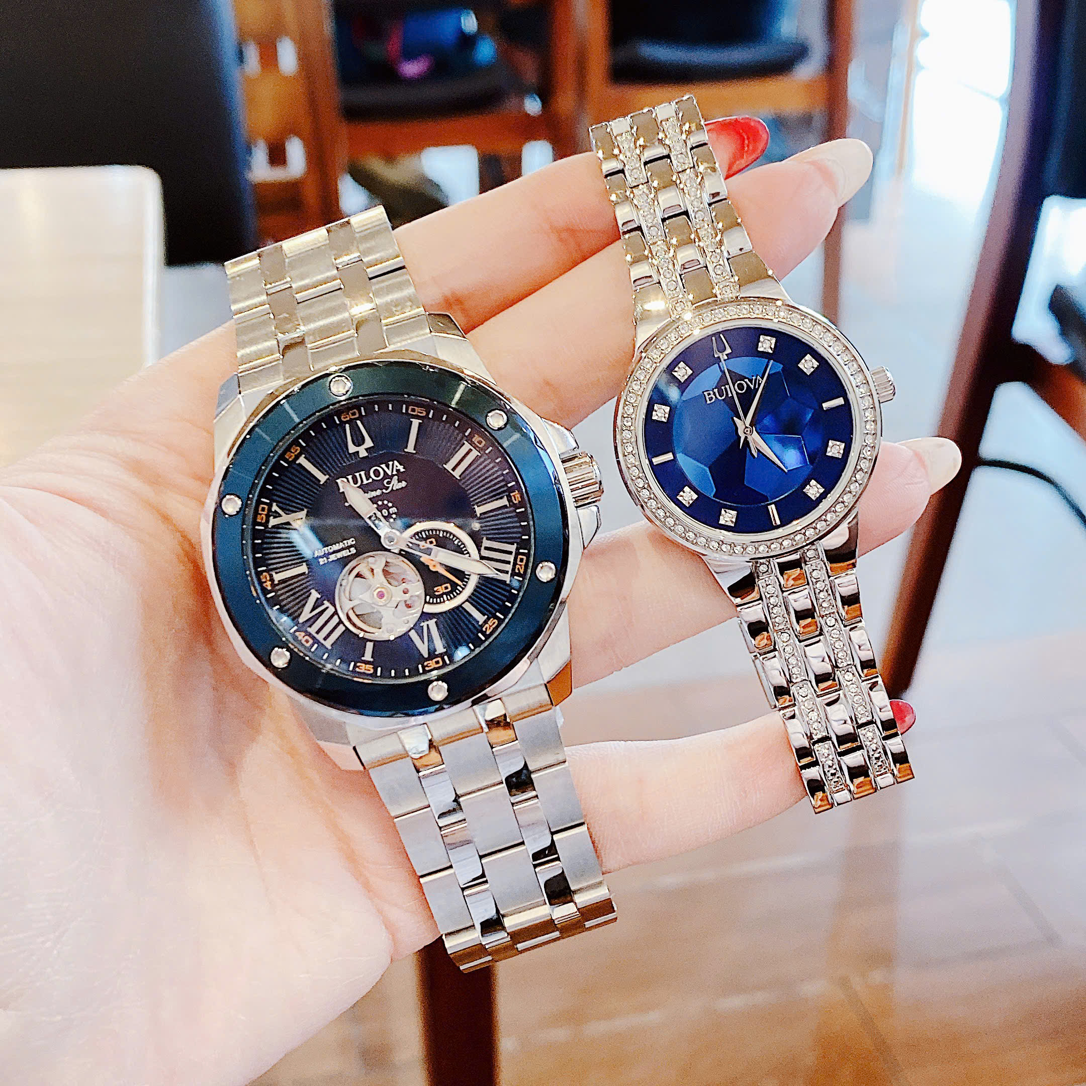 ĐỒNG HỒ CẶP ĐÔI BULOVA – CÁ TÍNH & SANG TRỌNG, CHUẨN GU “TRÁI NGƯỢC HÚT NHAU” 98A302 - 96L276