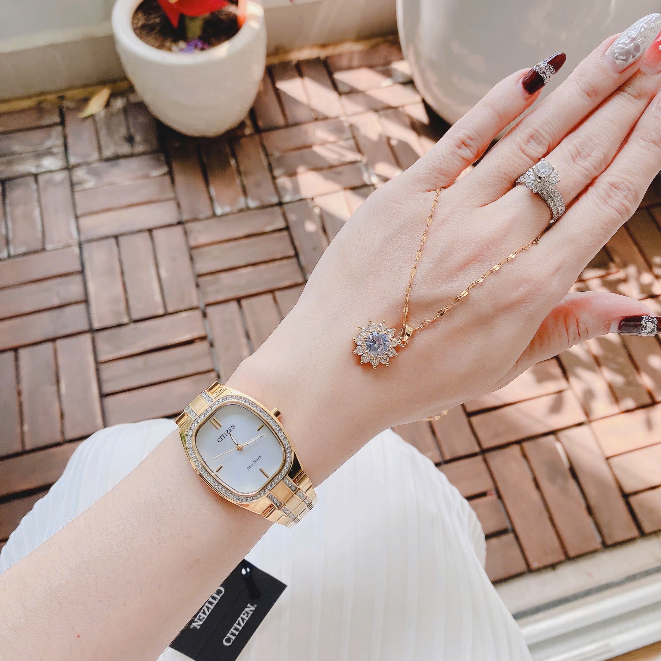 Đồng hồ Citizen EM1082-50A nữ – Vẻ đẹp thanh lịch kết hợp công nghệ Eco-Drive hiện đại