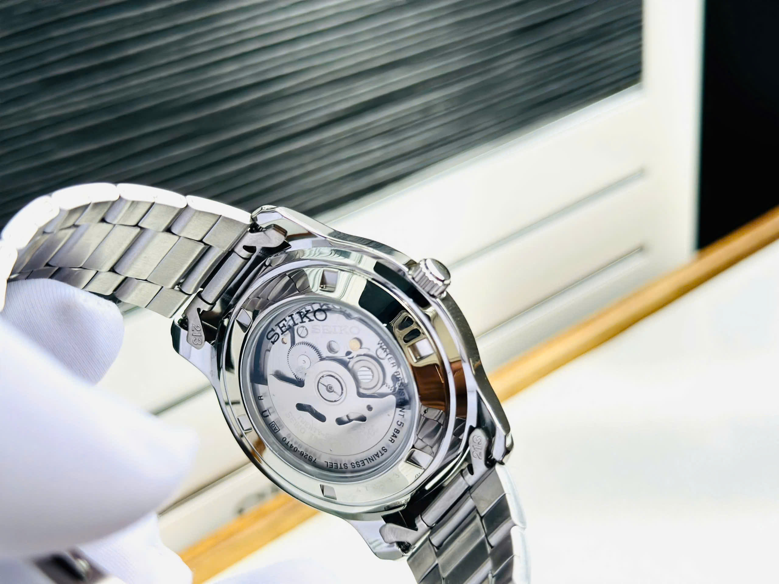 Đồng hồ Seiko 5 Automatic SNKP17K1 – Huyền thoại trở lại, mặt xanh nổi bật, bền bỉ vượt thời gian