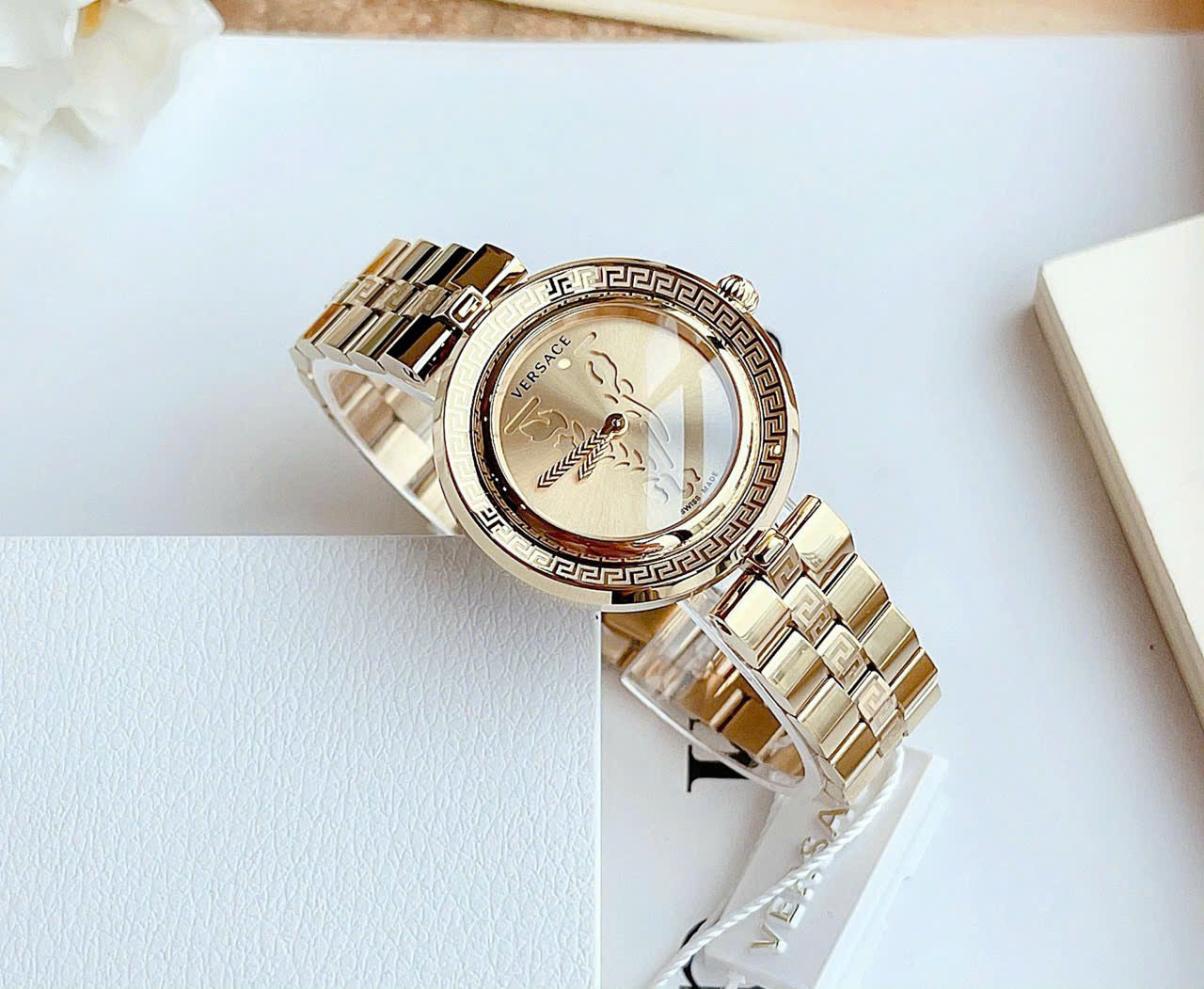 Đồng Hồ Nữ Versace Virtus Infinity VEZ400421 Màu Vàng Gold