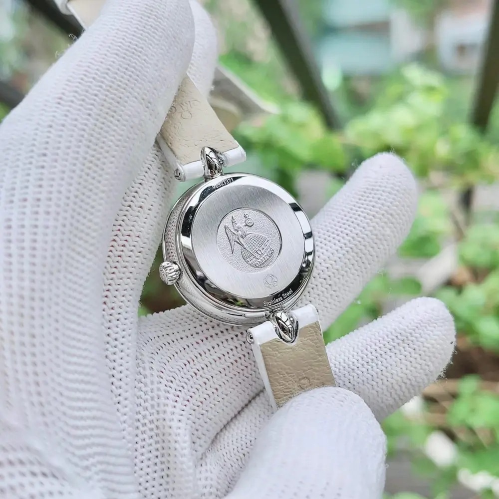 Đồng hồ Omega De Ville Prestige 424.18.27.60.55.001 – Tuyệt tác kim cương và khảm trai chuẩn Thụy Sĩ cho phái đẹp