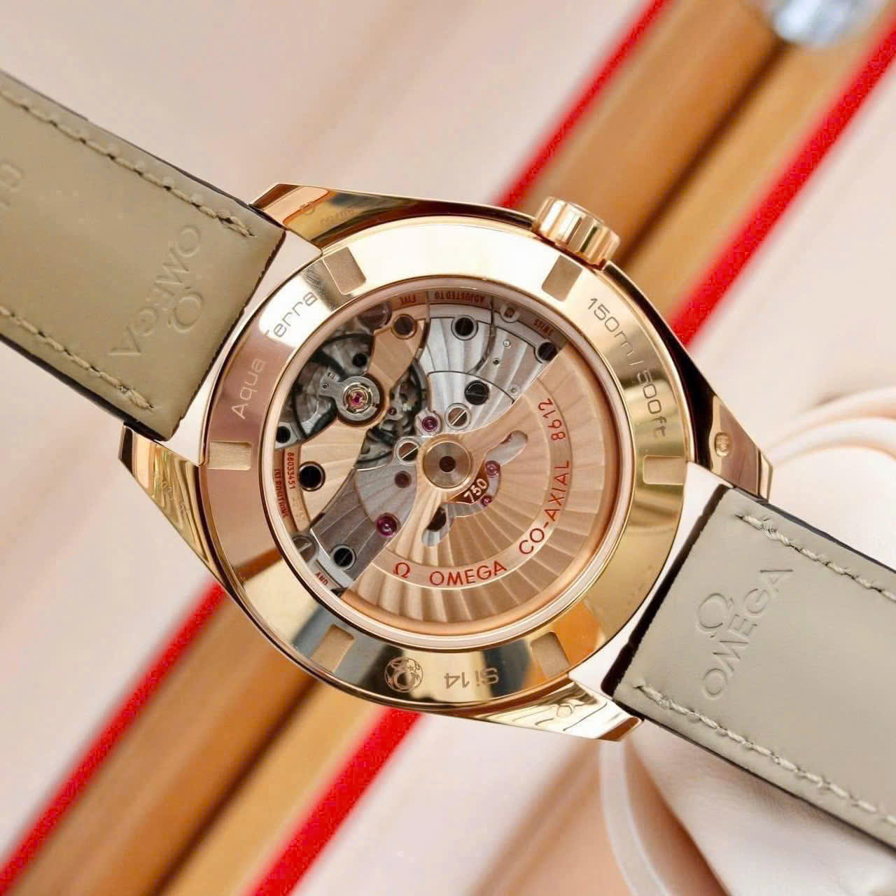 Đồng hồ Omega Seamaster chính hãng tại Quảng Bình Quảng Trị Aqua Terra 150M Co-Axial Day-Date 231.53.42.22.06.001 – Vàng khối 18K, đẳng cấp doanh nhân dịp cuối năm 23153422206001