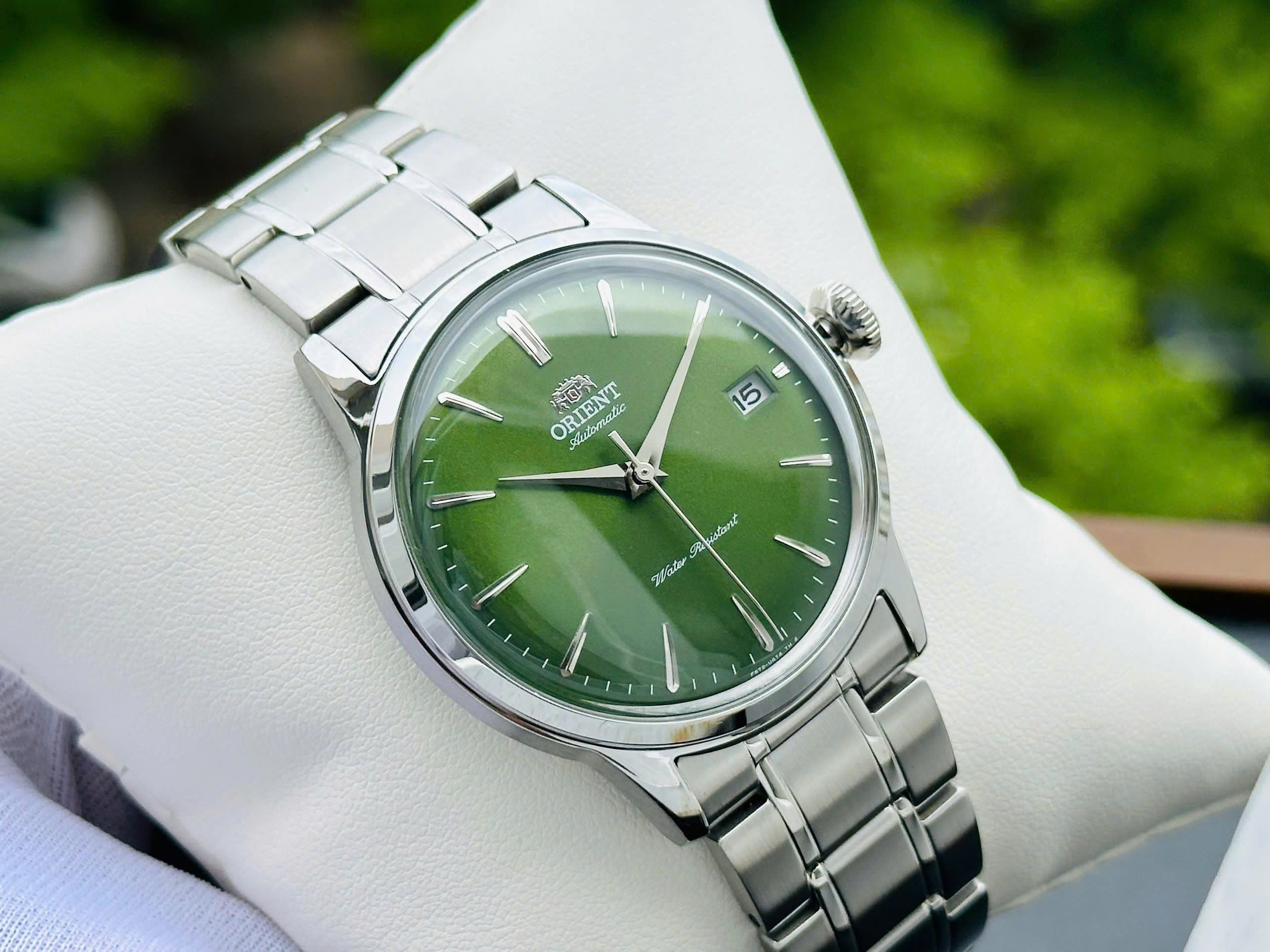Đánh Giá Đồng Hồ Orient Bambino RA-AC0M09E30B – Mặt Số Xanh Lá Độc Đáo, Vẻ Đẹp Vintage Và Chất Đồng Hồ Cơ Nhật Bản