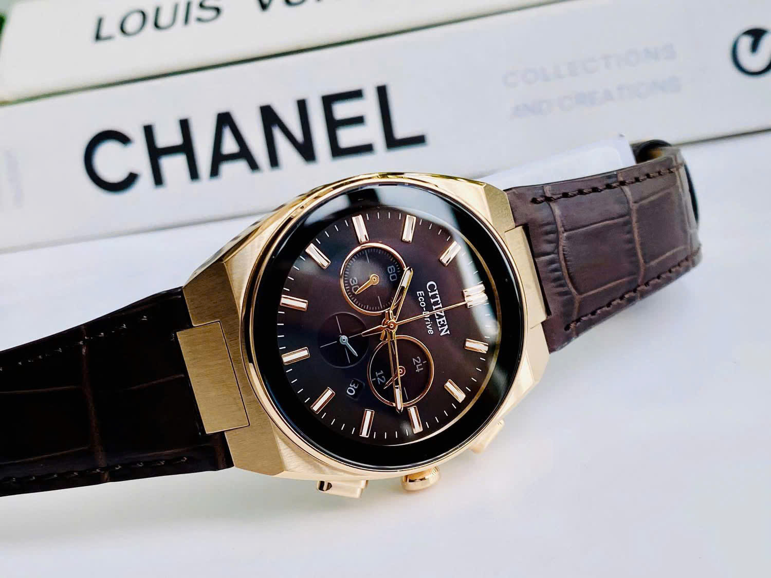 Đánh Giá Đồng Hồ Citizen Chronograph Axiom SC CA4583-01E – Thiết Kế Thể Thao Thanh Lịch, Eco-Drive Hiện Đại Và Cực Kỳ Khác Biệt