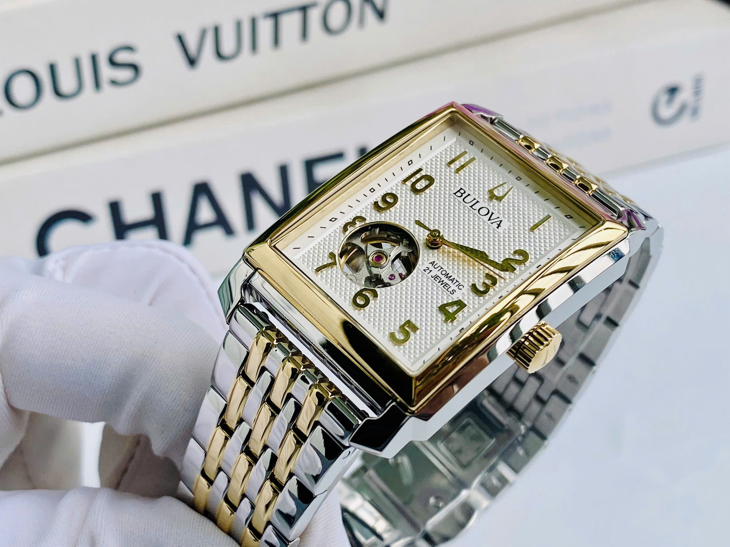 Đồng Hồ Bulova Open Heart Automatic 98A308 Demi Gold – Thiết Kế Vuông Lộ Tim Đậm Chất Cơ Khí Mỹ