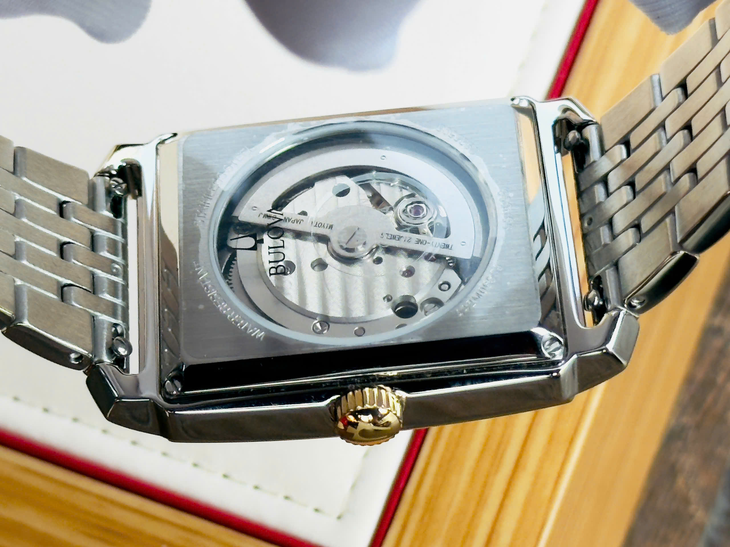Đồng Hồ Bulova Open Heart Automatic 98A308 Demi Gold – Thiết Kế Vuông Lộ Tim Đậm Chất Cơ Khí Mỹ