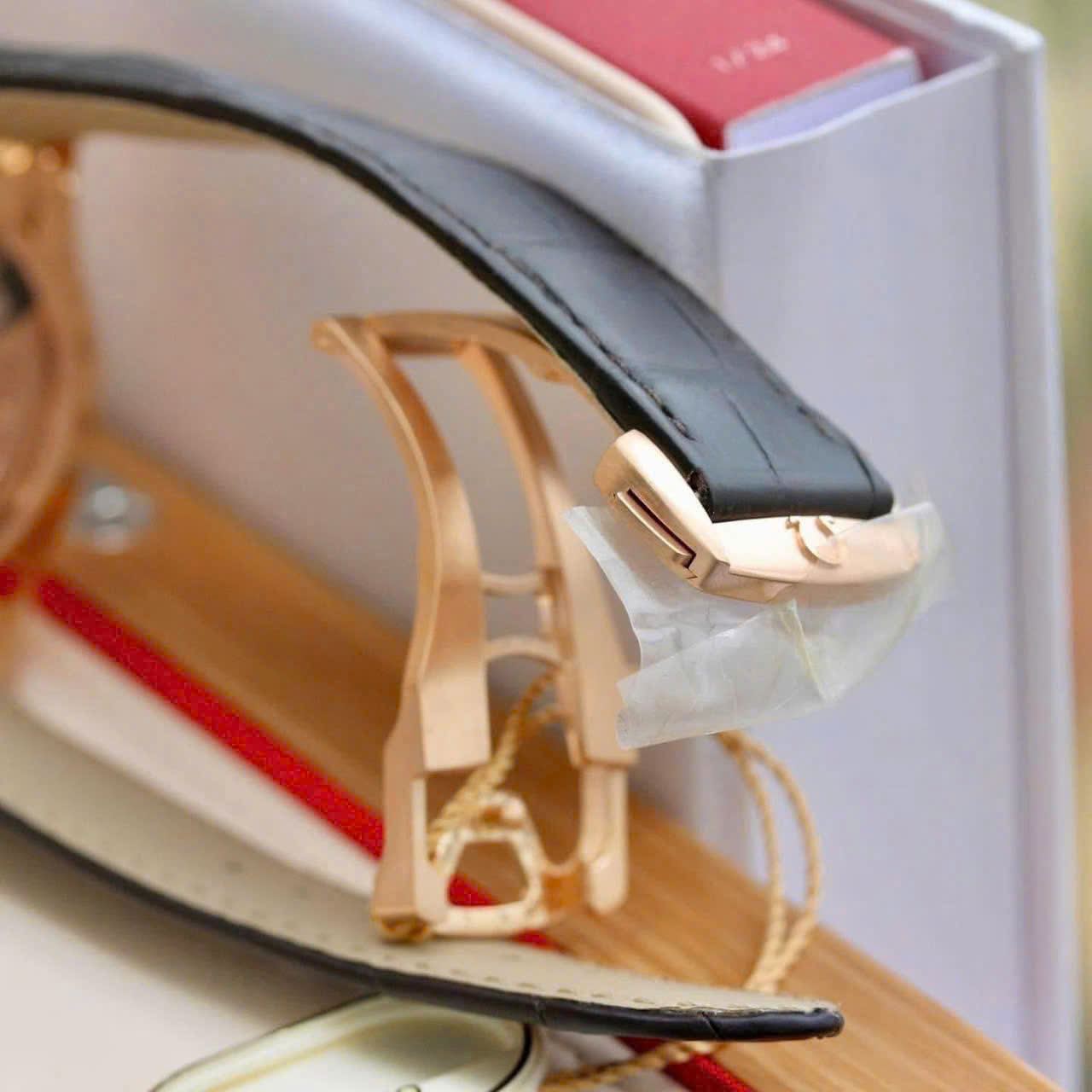 Đồng hồ Omega Seamaster chính hãng tại Quảng Bình Quảng Trị Aqua Terra 150M Co-Axial Day-Date 231.53.42.22.06.001 – Vàng khối 18K, đẳng cấp doanh nhân dịp cuối năm 23153422206001