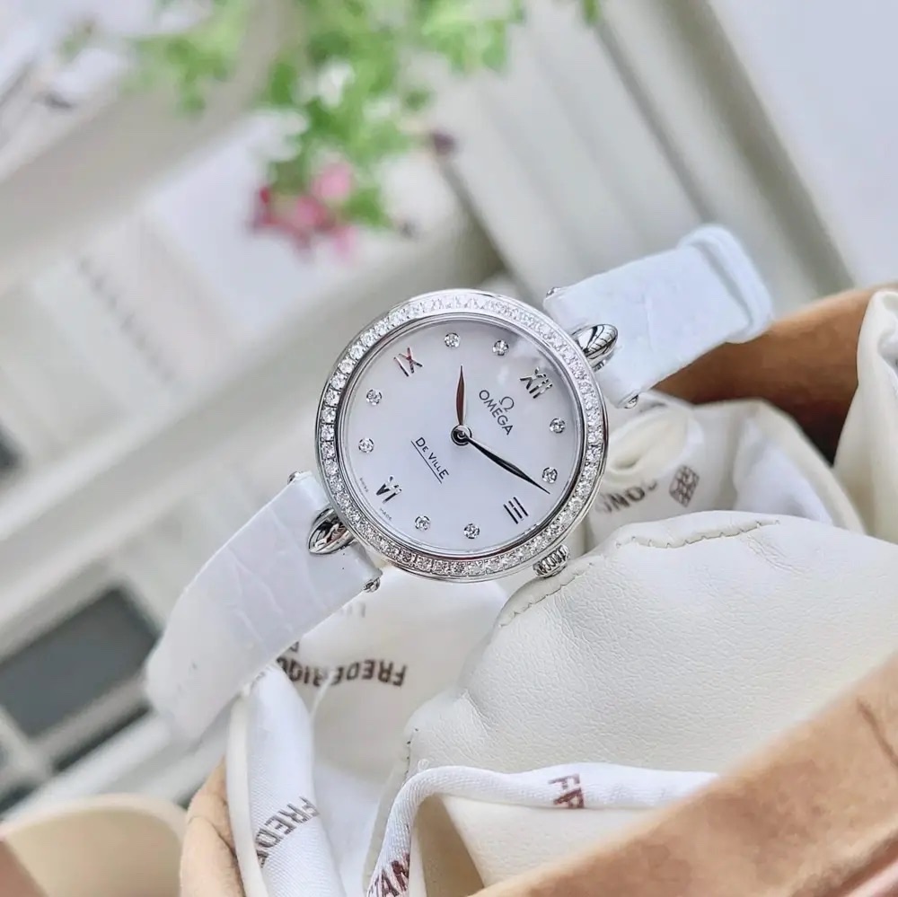 Đồng hồ Omega De Ville Prestige 424.18.27.60.55.001 – Tuyệt tác kim cương và khảm trai chuẩn Thụy Sĩ cho phái đẹp