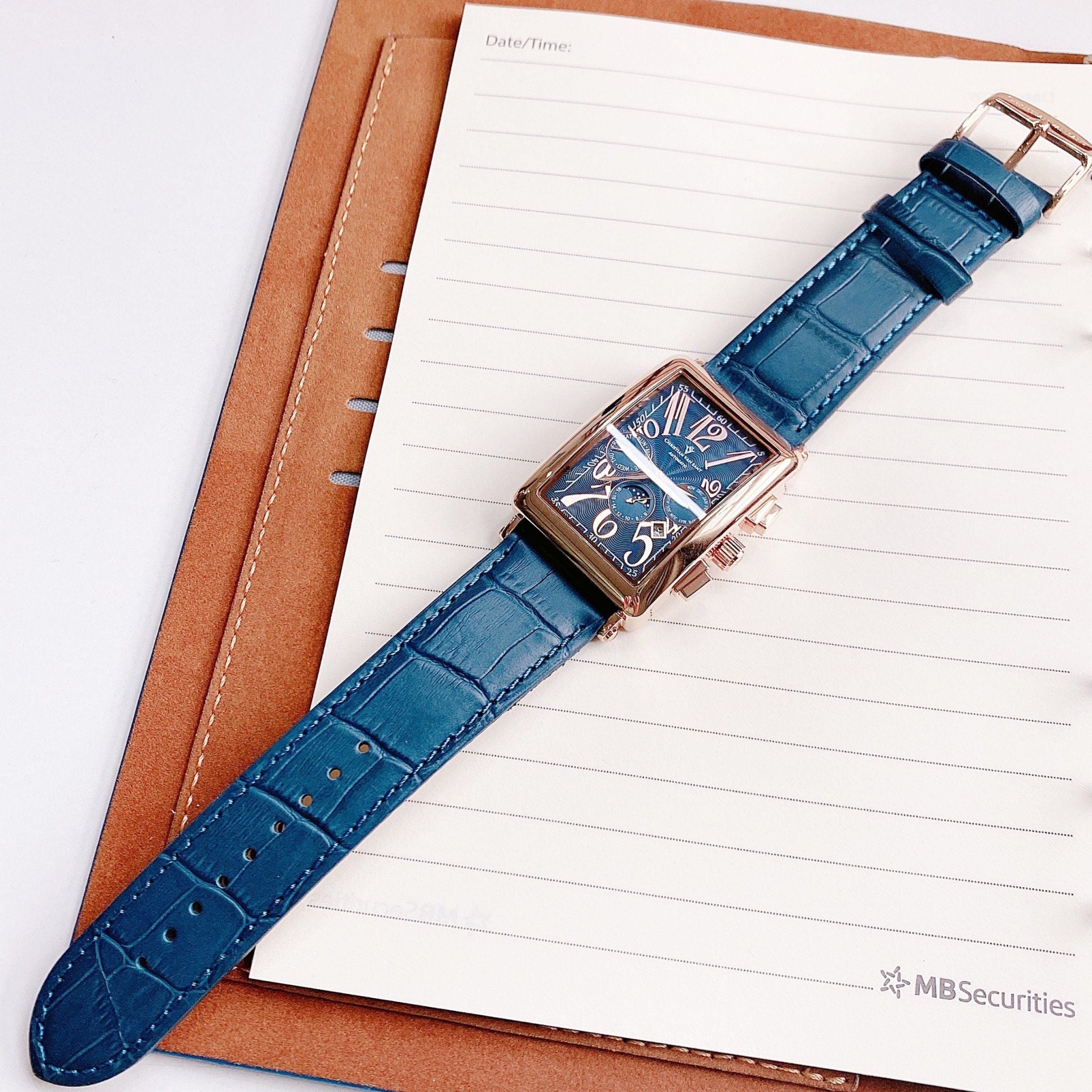 Đồng hồ Christian Van Sant Prodigy Automatic Blue Dial CV9142 – Thiết kế độc đáo, mặt xanh nổi bật, phong cách nam tính hiện đại