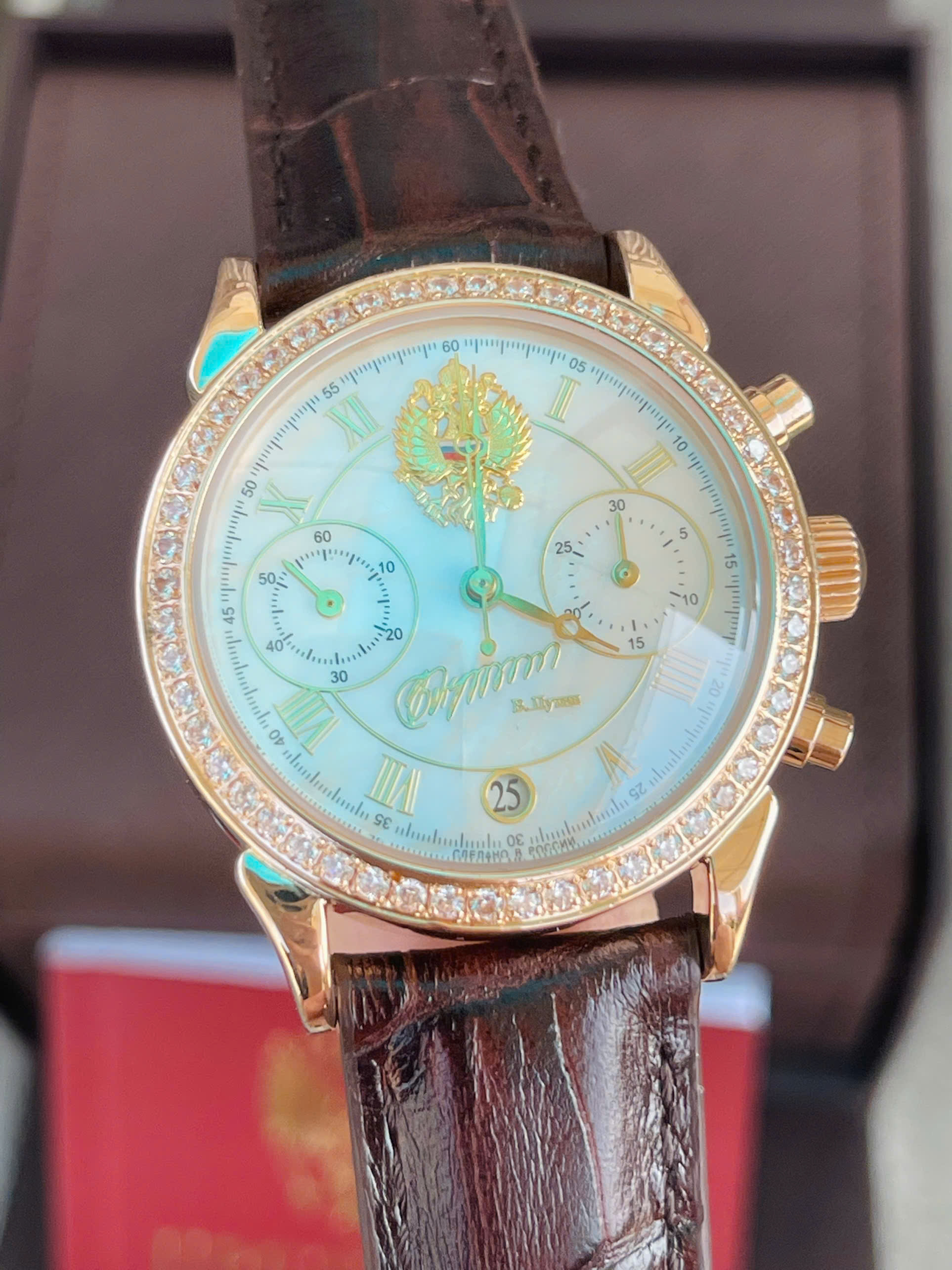 Đồng hồ Poljot 3133 Chronograph – Tinh Hoa Cơ Khí Liên Xô Trong Bộ Vỏ Vàng Đúc Nguyên Khối