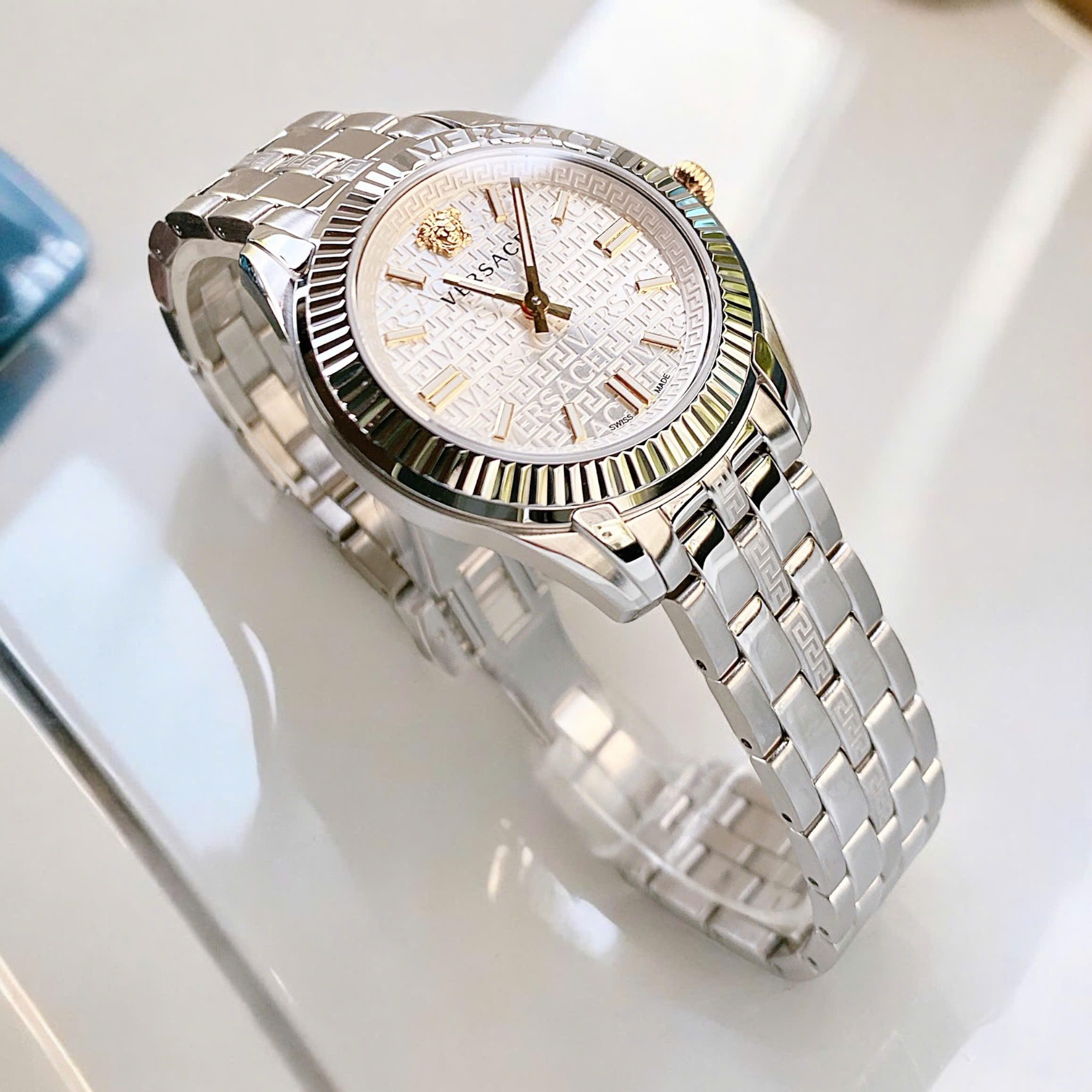 Đồng Hồ Versace Greca Mẫu Mới – Thiết Kế Sang Trọng, Đẳng Cấp Thụy Sĩ
